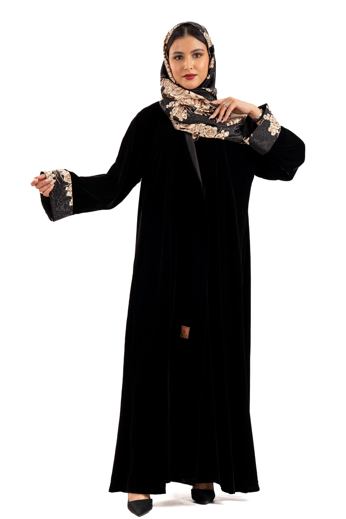 عباية وِداد بدخيلة حرير فرنسي اسود