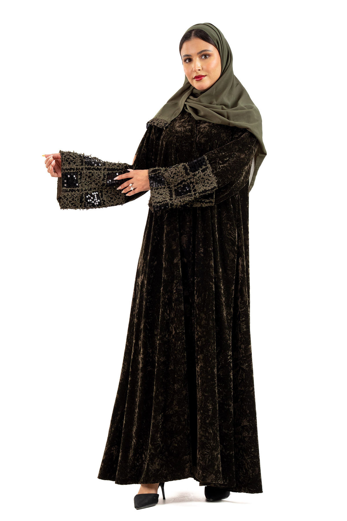 عباية أفنان باللون الزيتي الداكن