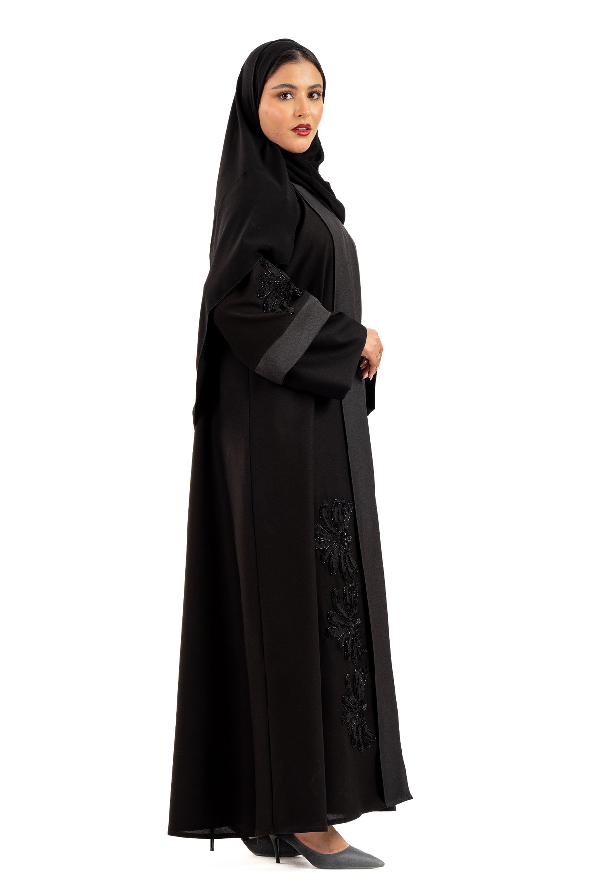 عباية ظلال الشتوية باللون الكحلي