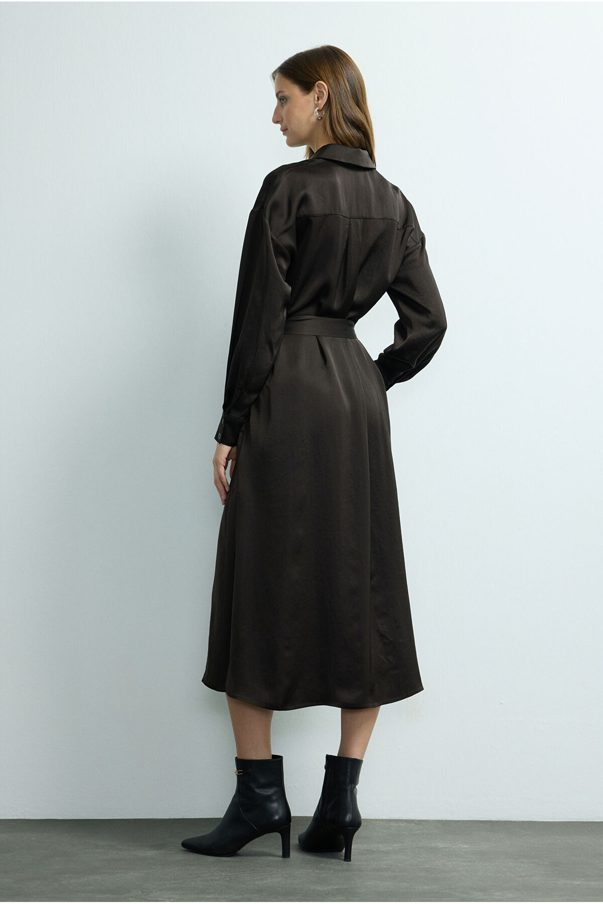 Love My Body  Moda Tutkusu Bağlama Detaylı Gömlek Elbise - Görsel 7