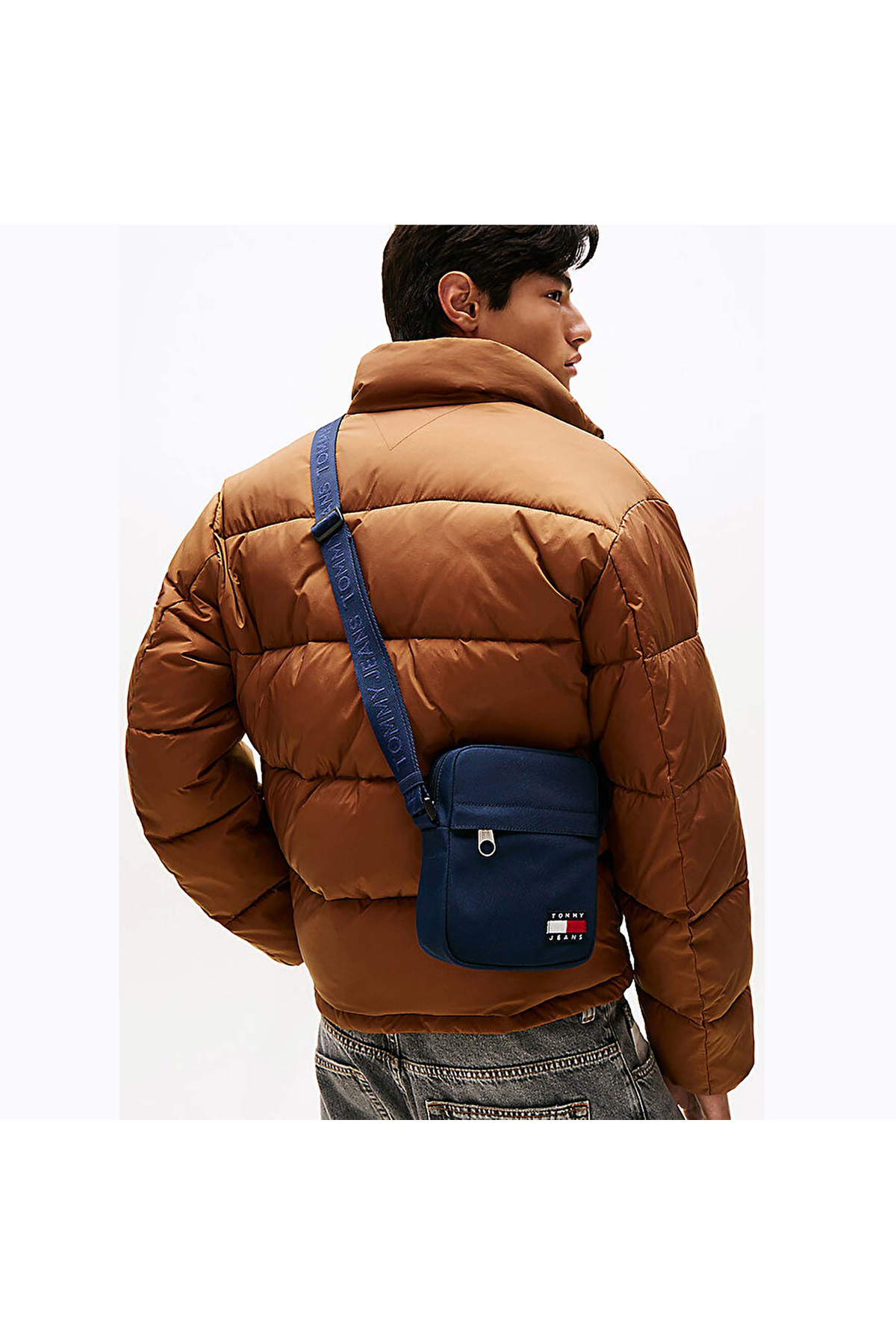 تامی هیلفیگر کیف دوشی مردانه سرمه‌ای (AM0AM13710-C1G)