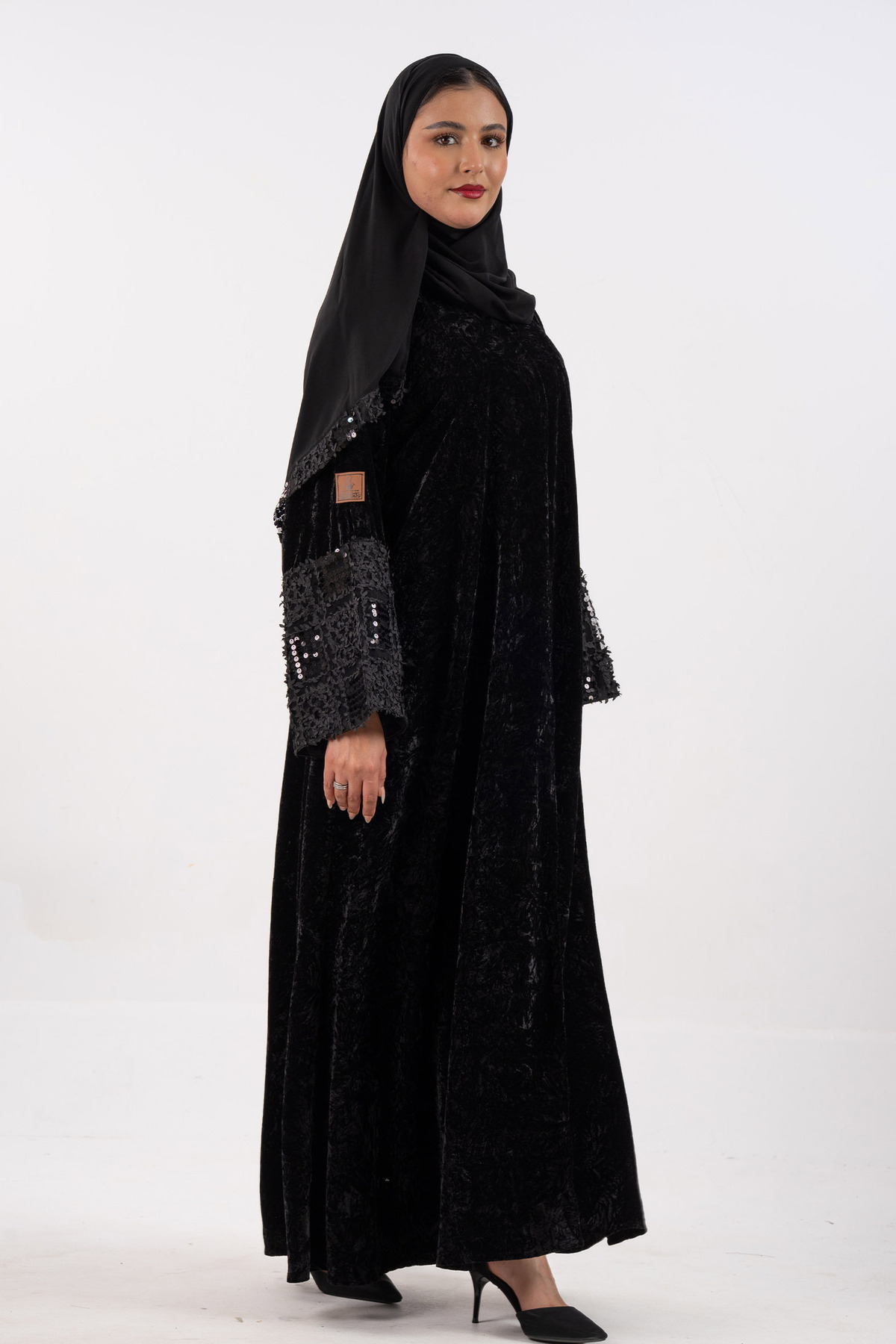 عباية أفنان باللون الاسود