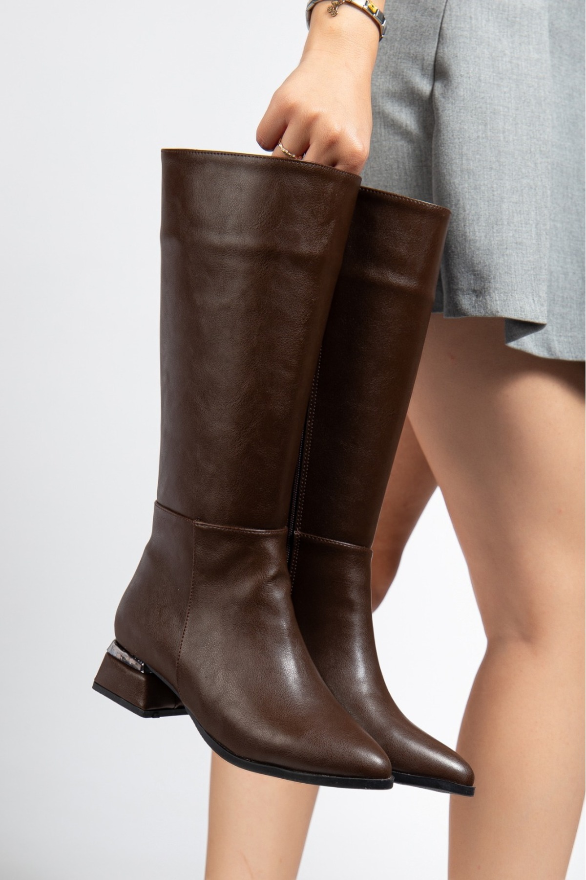 Genetti Жіночі черевики на підборах зі срібними деталями