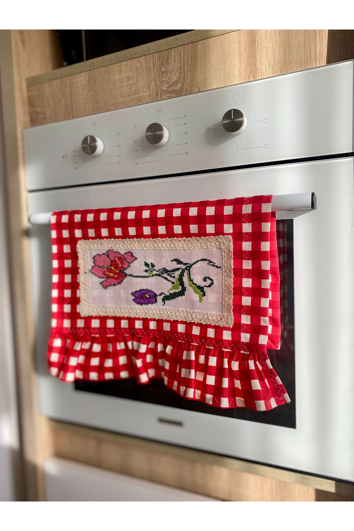 غطاء موقد منقوش بنمط التطريز الأحمر (التطريزات متغ...