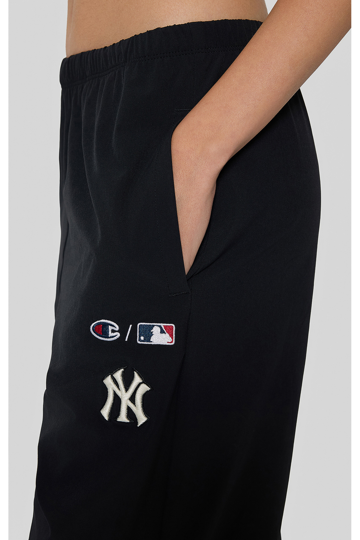 Champion  MLB Parachute Pants Siyah Kadın Pantolon - 117977-KK001 - Görsel 4
