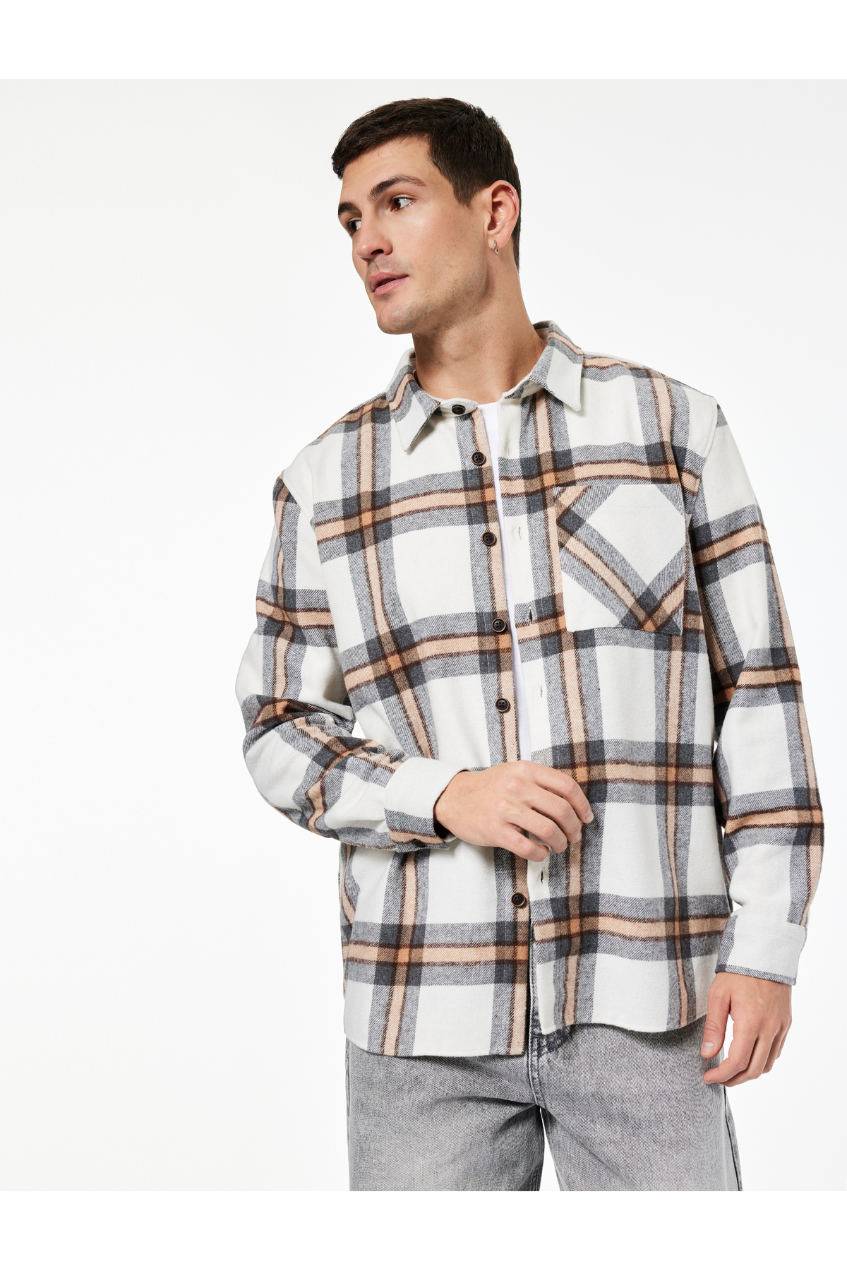 کوتون پیراهن آستین بلند، فیت معمولی، یقه کلاسیک طرح چوب با جزئیات جیب دار.