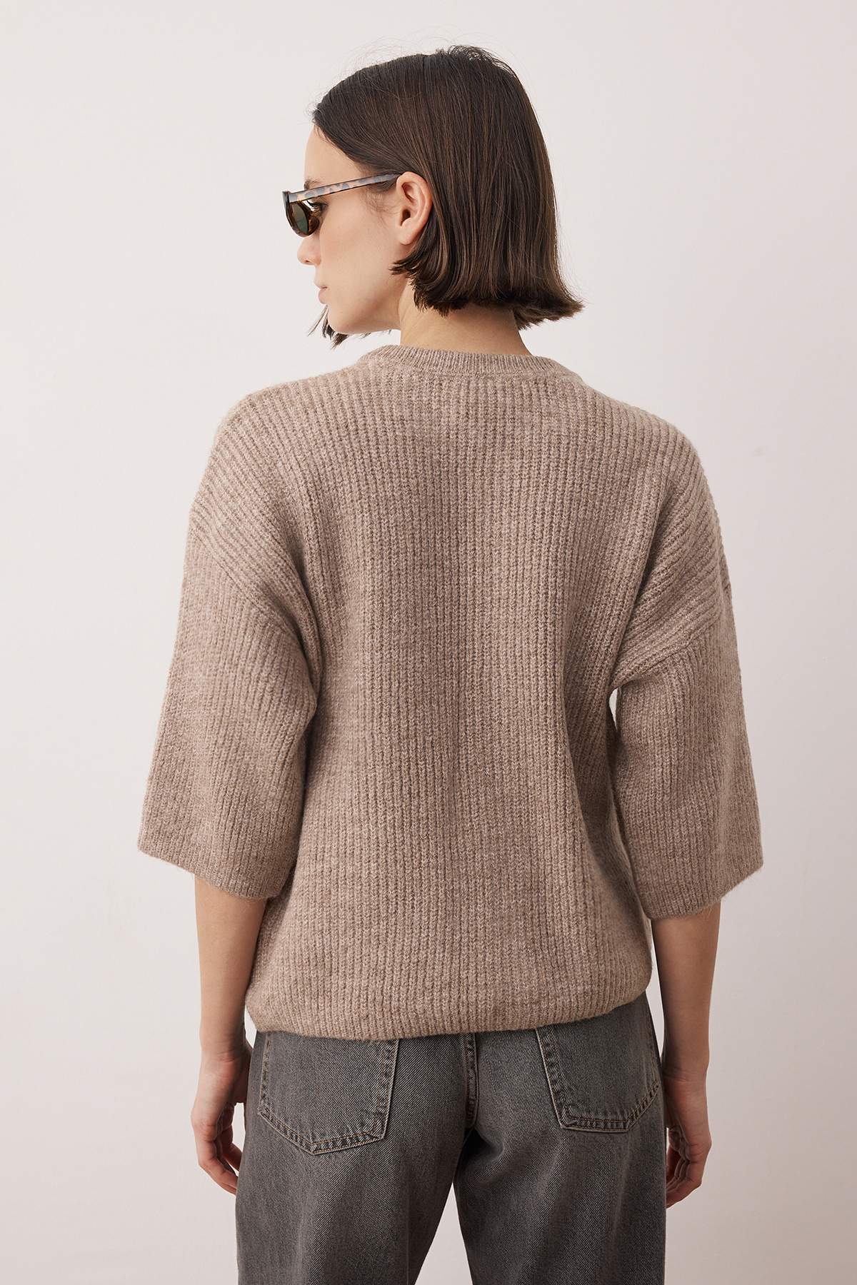 Trendyolmilla  Wardrobe Essentials Vizon Yumuşak Dokulu Geniş Kalıp Kısa Kol Basic Triko Hırka | TWOAW26HI00251 - Görsel 4