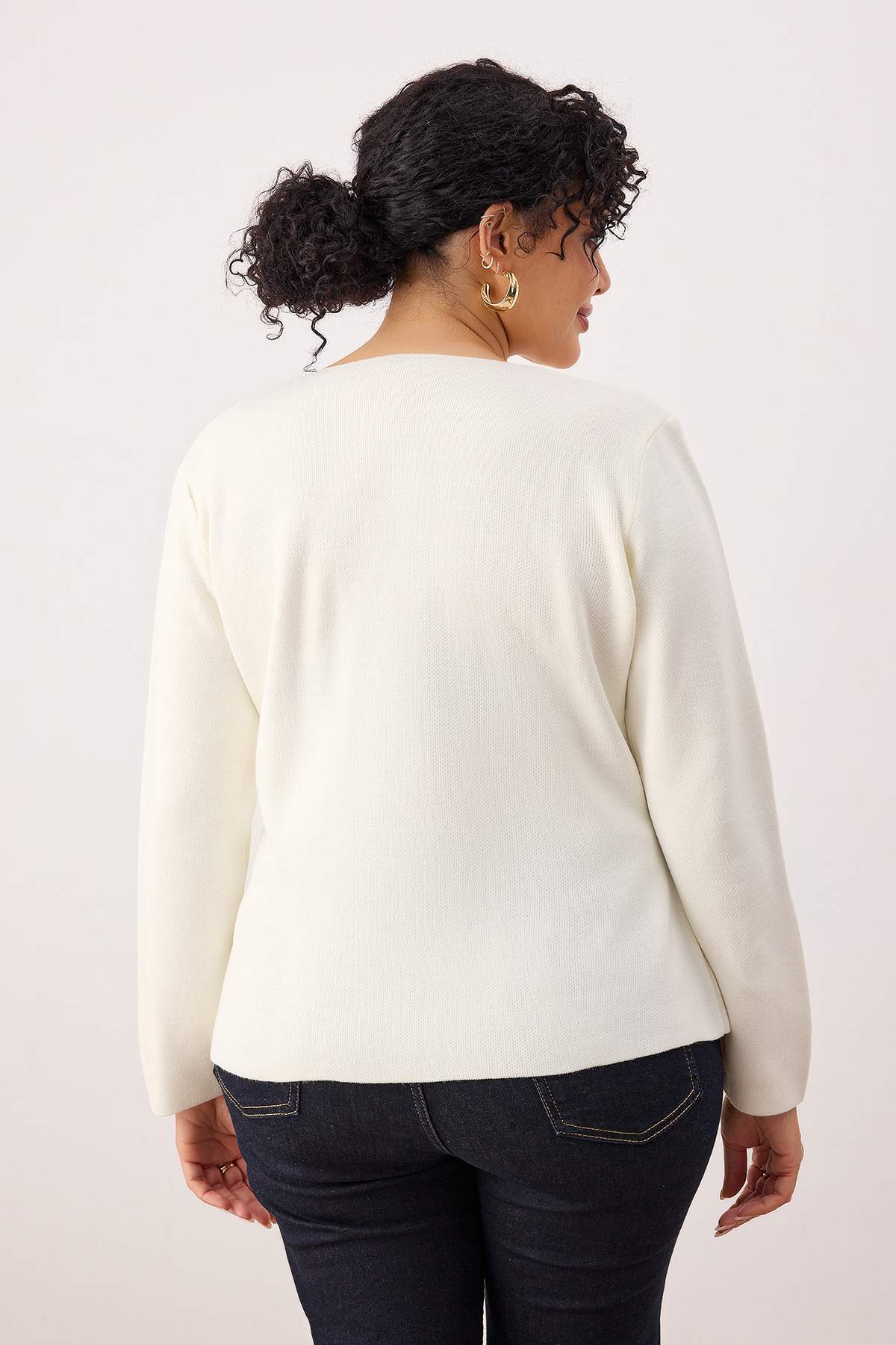 Trendyolmilla  Ekru Trend Düğme Detaylı Ceke Görünümlü Triko Hırka TBBAW26AV00043 - Görsel 4