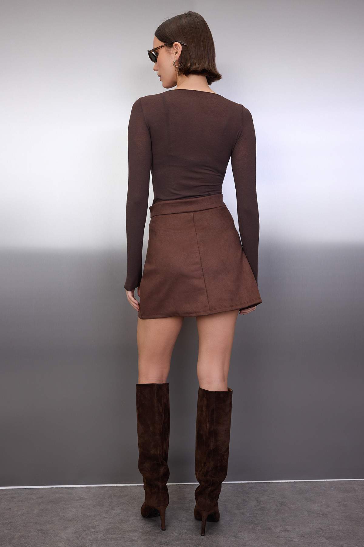 Trendyolmilla  Kahverengi A-line/Çan Açılan Mini Süet Örme Etek TWOAW26ET00011 - Görsel 4