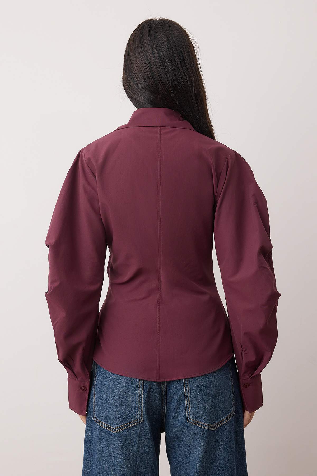 Trendyolmilla  Mürdüm Balon Kol Detaylı Bele Oturan Asimetrik Fitted Gömlek TWOSS25GO00155 - Görsel 4