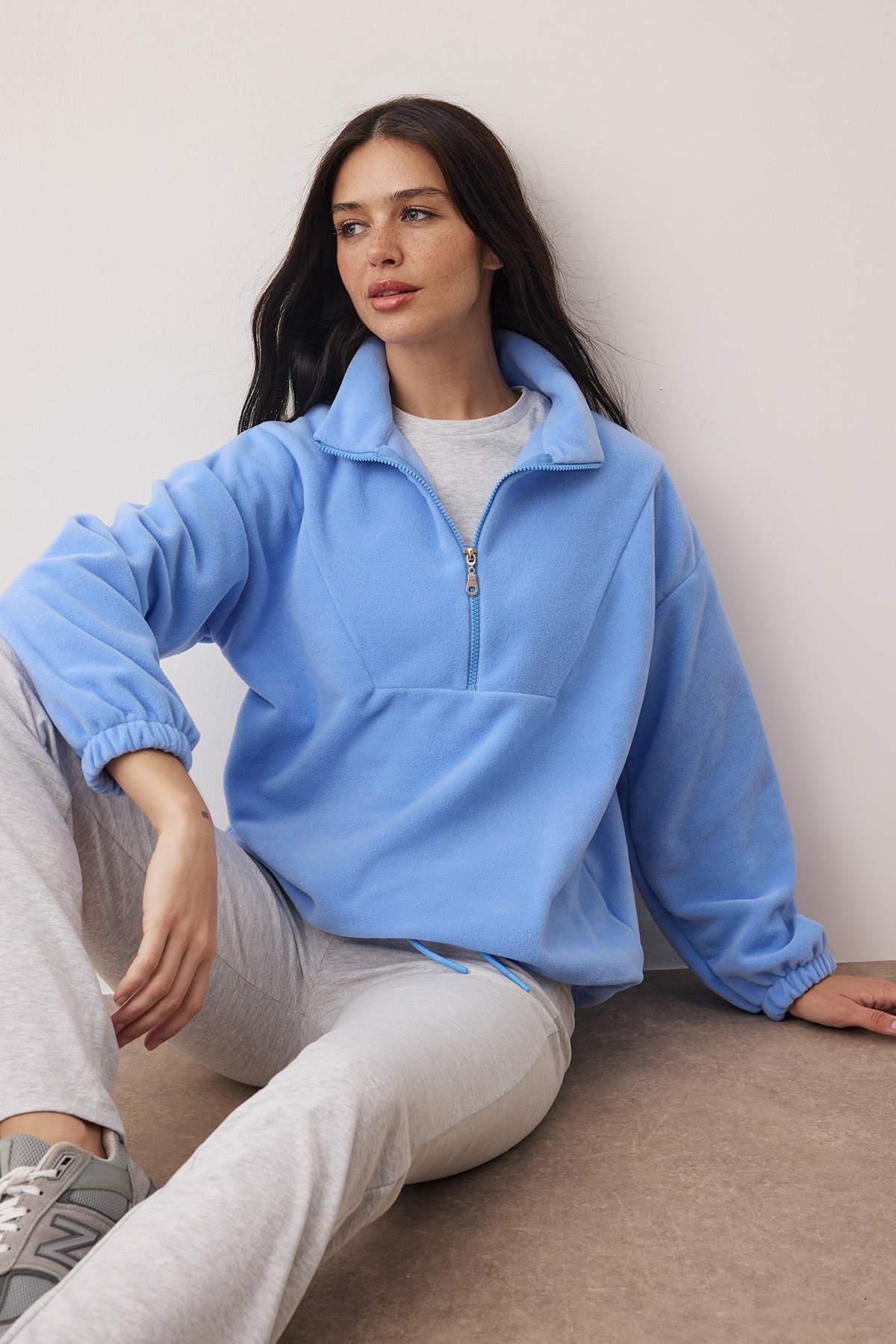 Trendyolmilla  Açık Mavi Fermuarlı Dik Yaka Polar Regular/Normal Kesim Örme Sweatshirt TWOAW21SW0758 - Görsel 2