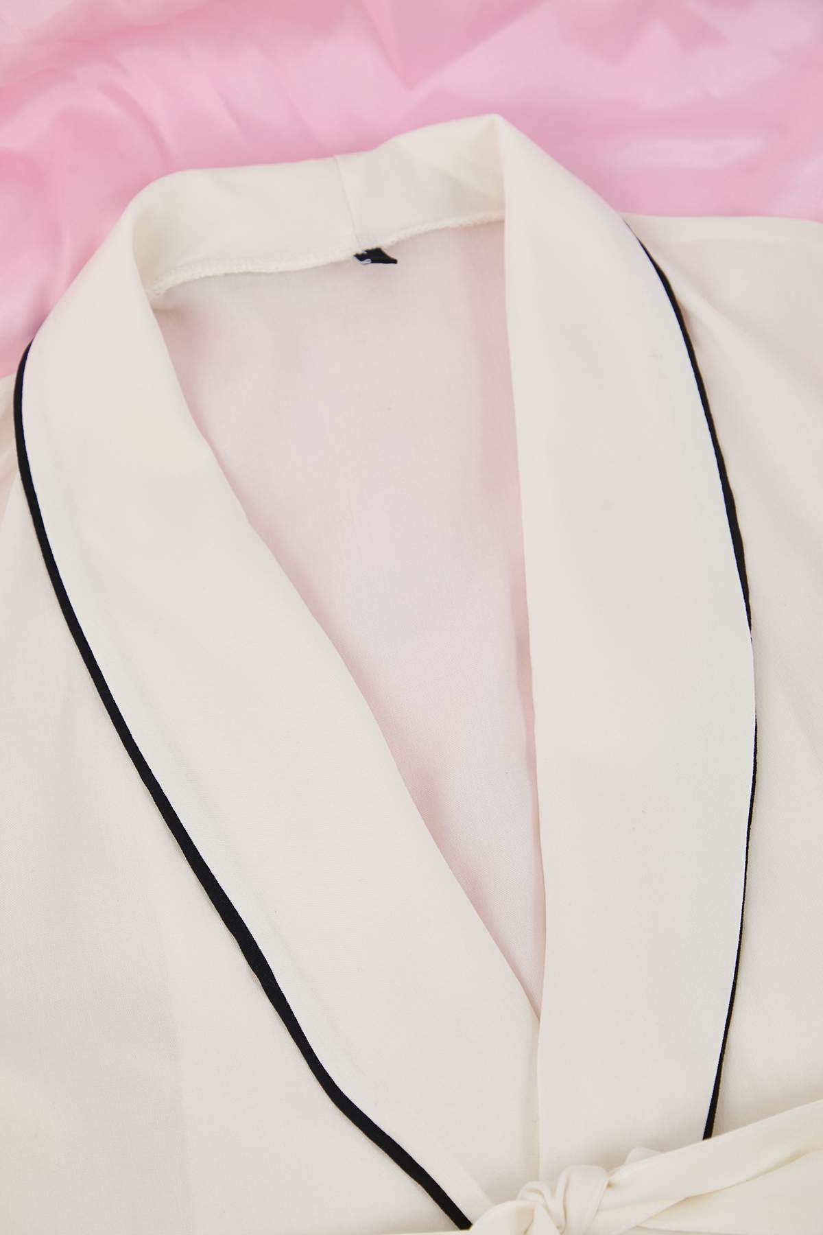 Trendyolmilla  Bej Kuşaklı Biye Detaylı Kruvaze Viskon Hamile Dokuma Pijama Takımı THMAW22PT1109 - Görsel 8