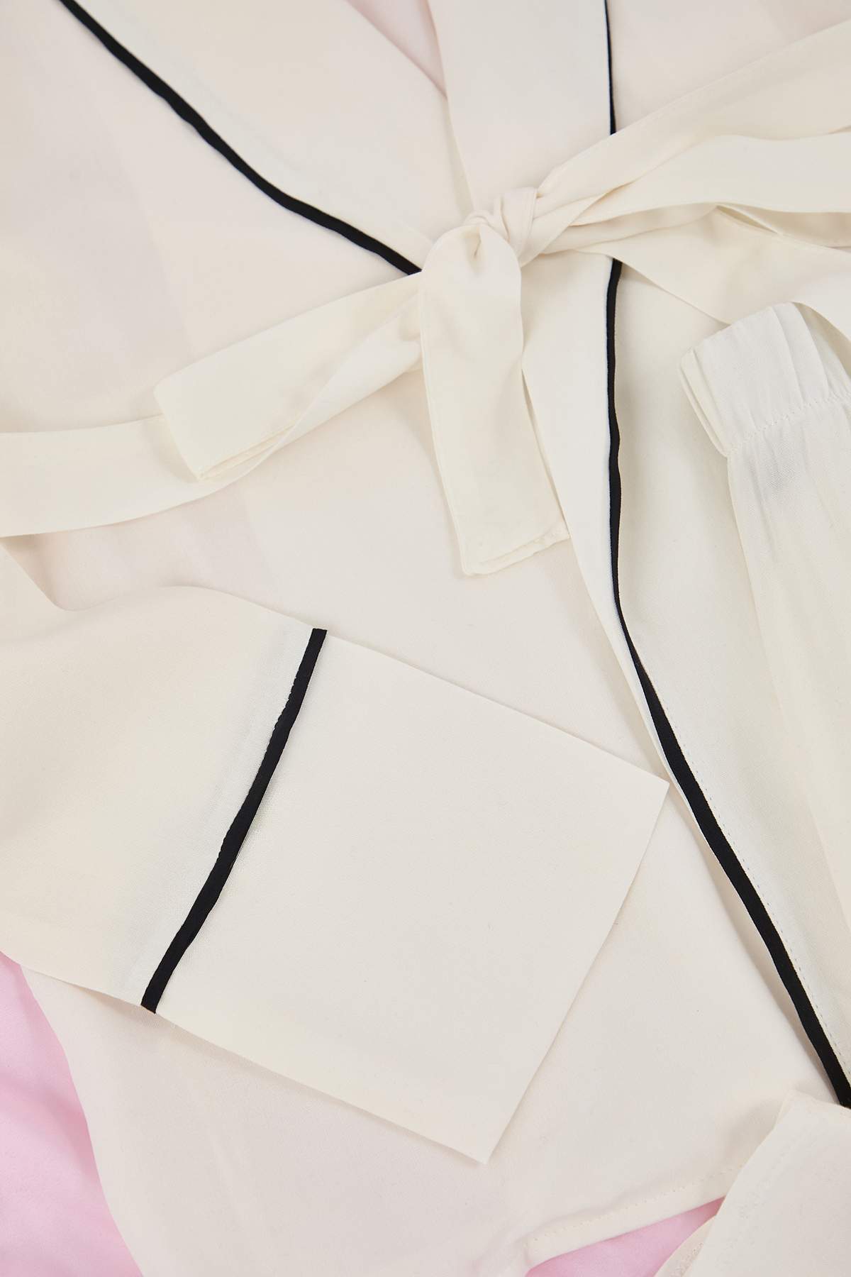 Trendyolmilla  Bej Kuşaklı Biye Detaylı Kruvaze Viskon Hamile Dokuma Pijama Takımı THMAW22PT1109 - Görsel 7