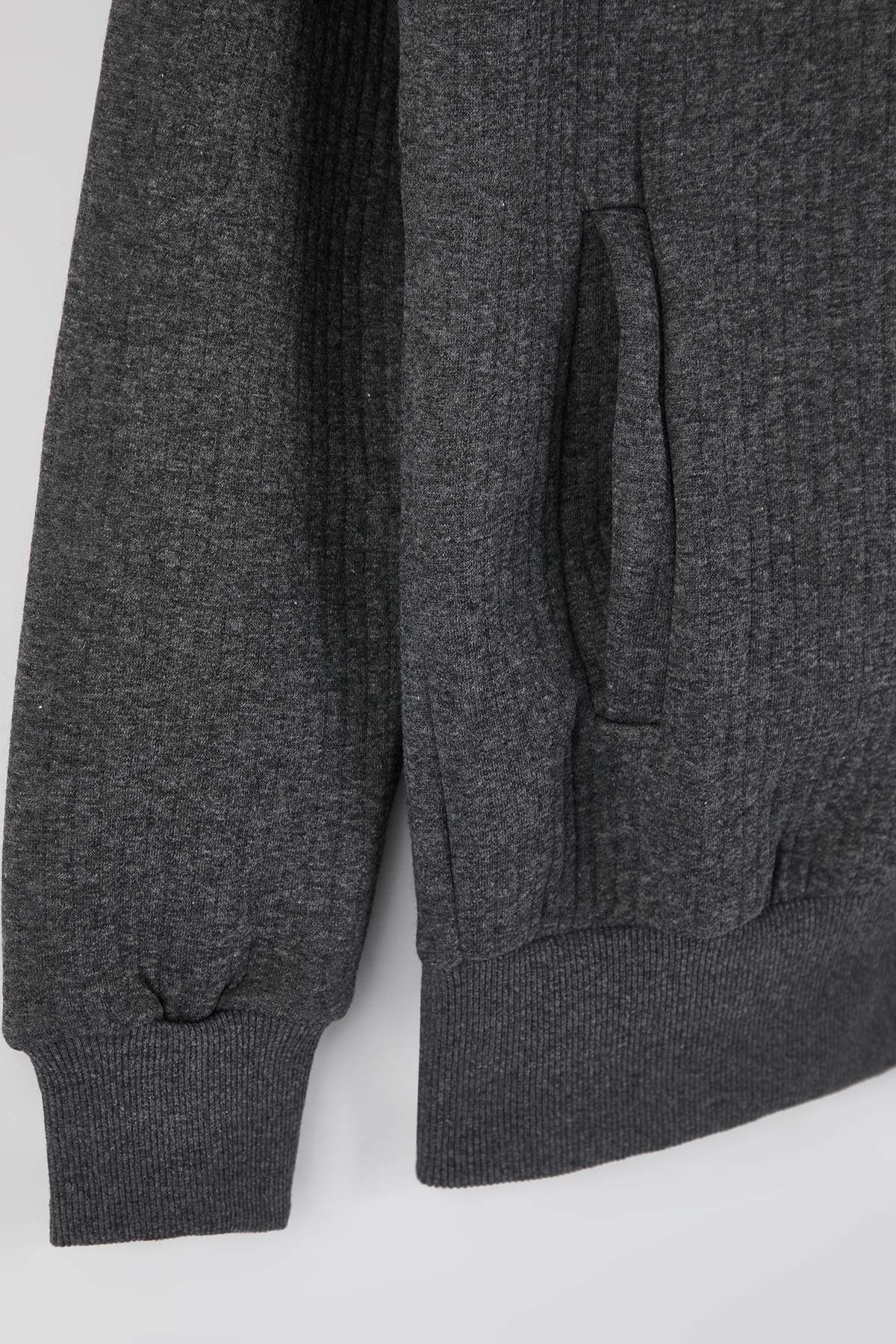 Trendyolmilla  Gri Regular/Normal Kesim Dokulu Kapüşonlu Sweatshirt TMNAW26SW00061 - Görsel 6