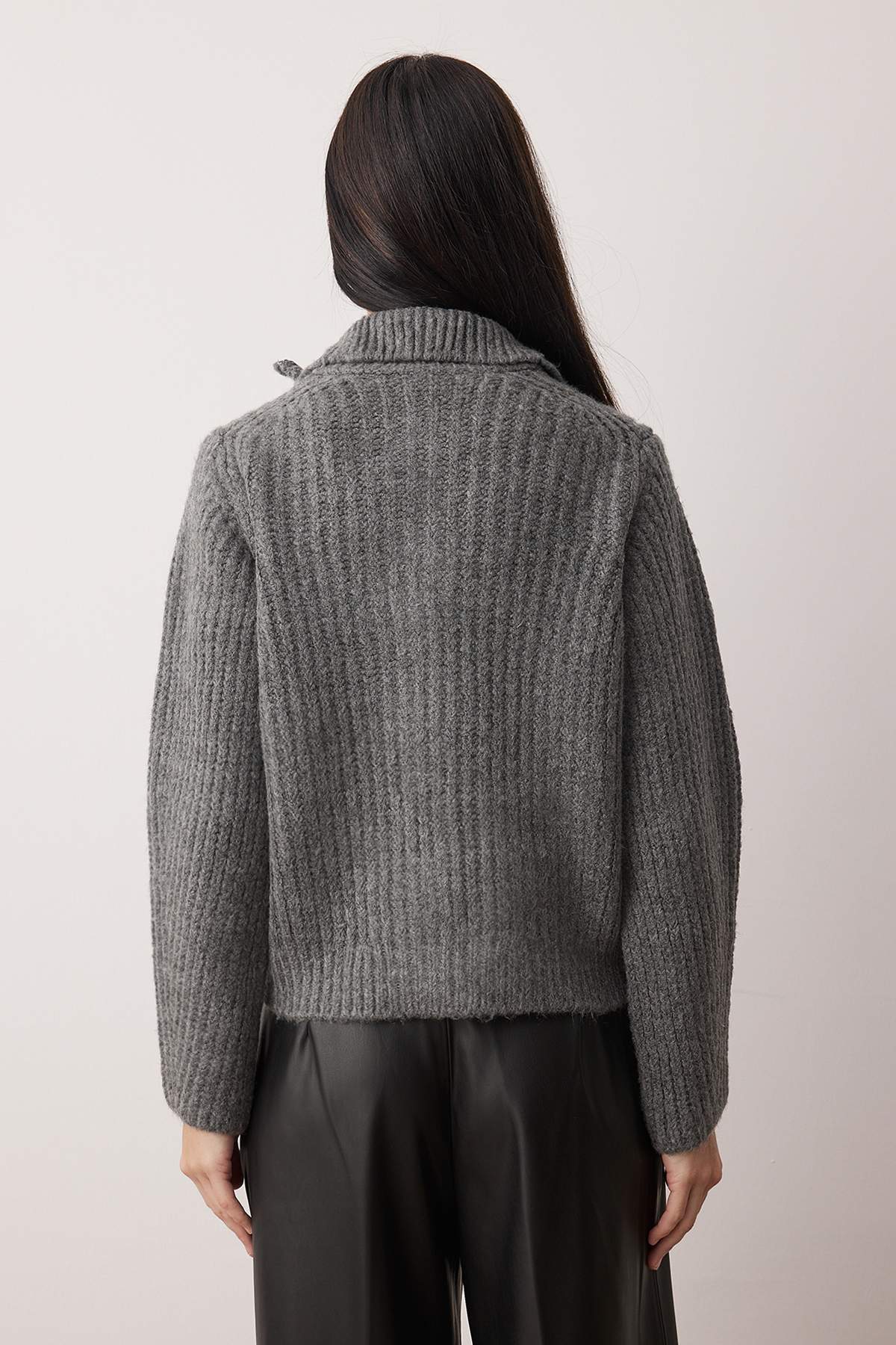 Trendyolmilla  Wardrobe Essentials Antrasit Fermuarlı Yumuşak Dokulu Geniş Kalıp Triko Hırka|TWOAW26HI00049 - Görsel 4