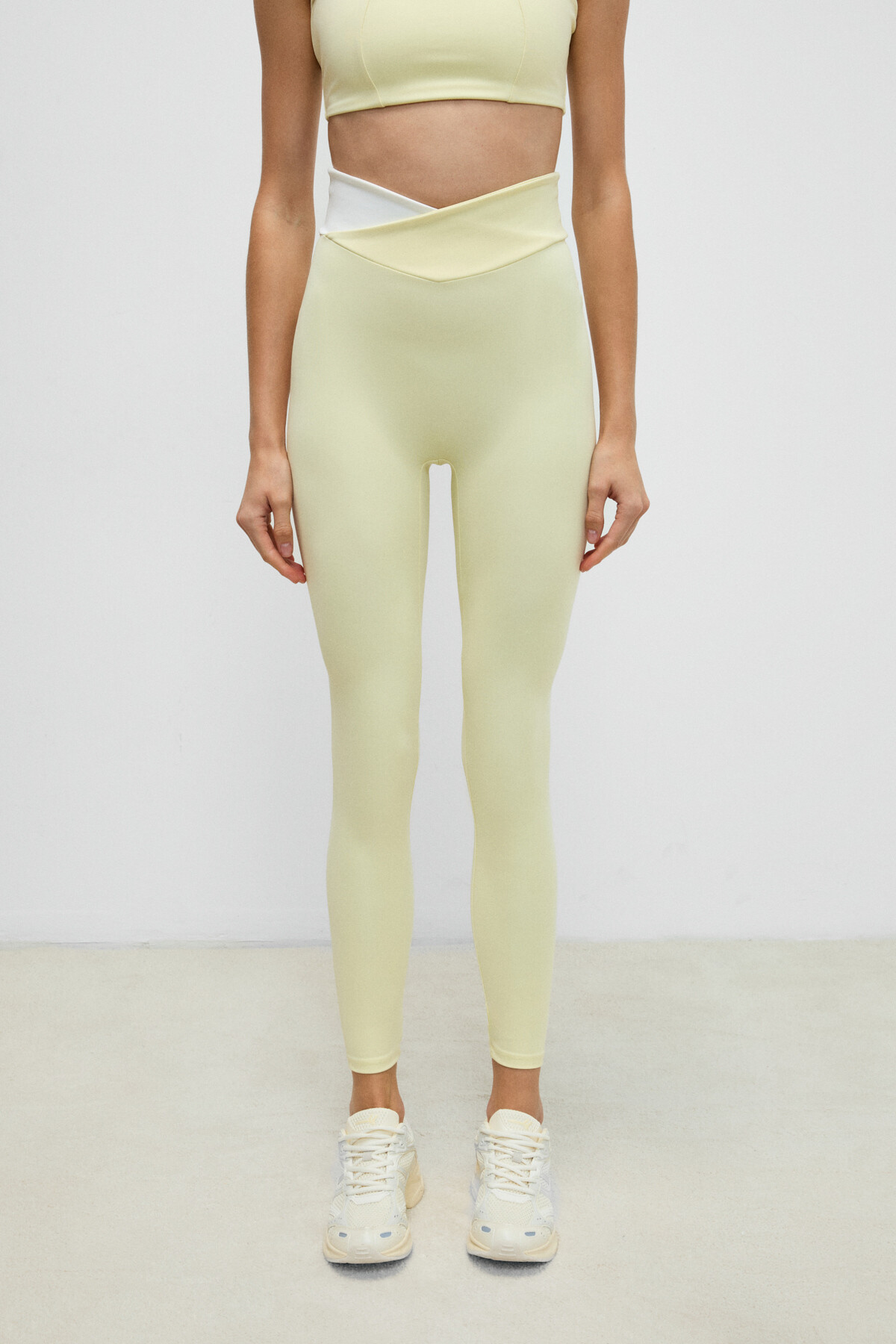 Urban Beat  JULSEN Kadın Yumuşak Ve Esnek Dokulu Asimetrik Konstrat Bel Detaylı Sarı Tayt - Görsel 3