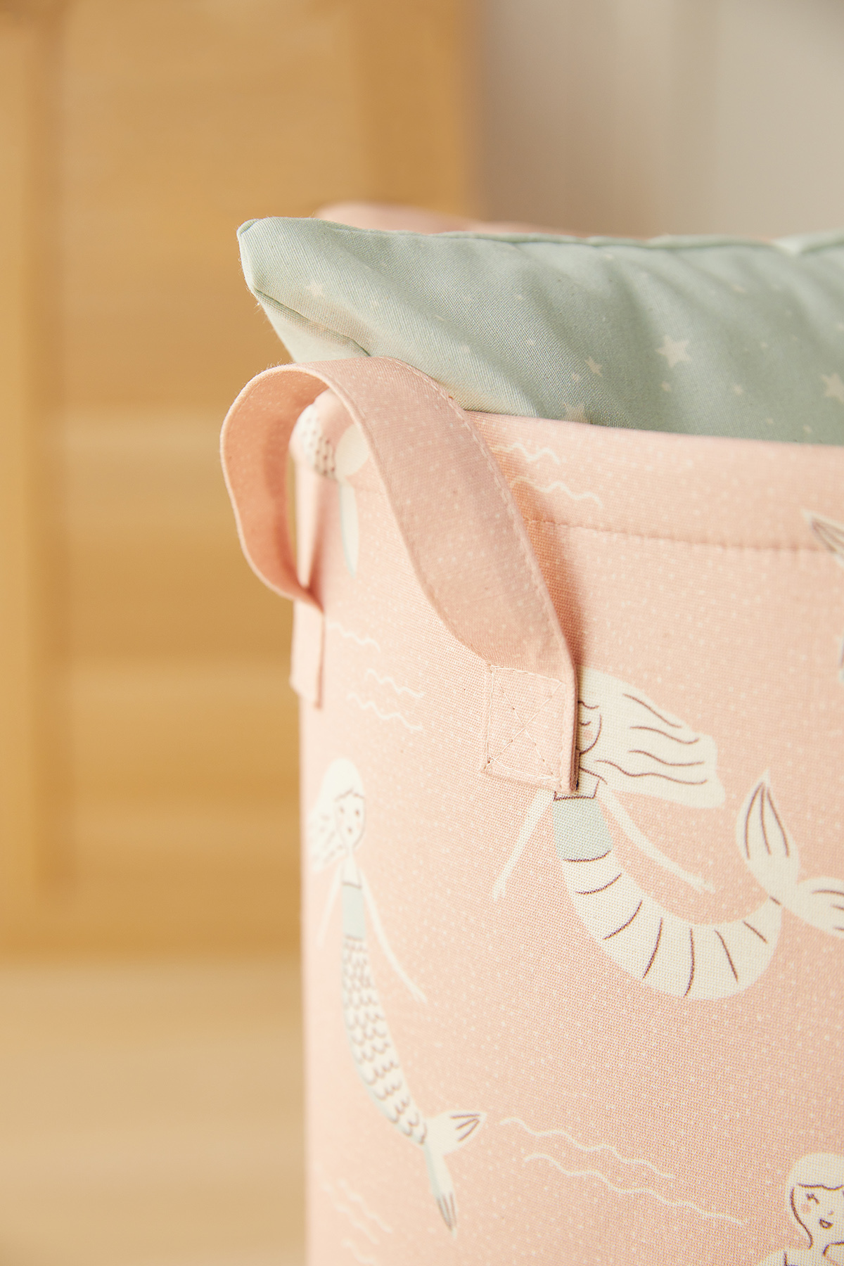 Ocean Home Textile Katlanabilir Ağzı Büzgülü Deniz Kızı Çocuk Odası Kirli Çamaşır Sepeti Oyuncak Sepeti 36x50 fotoğrafı 6 (önizleme)