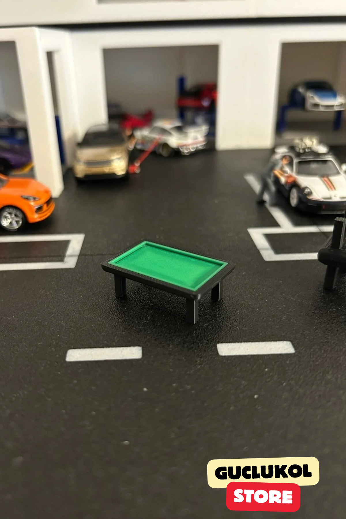 GÜÇLÜKOL 1:64 Ölçekli Mini Bilardo Masası – Diecast Diorama ve Garaj Setleri için Aksesuar