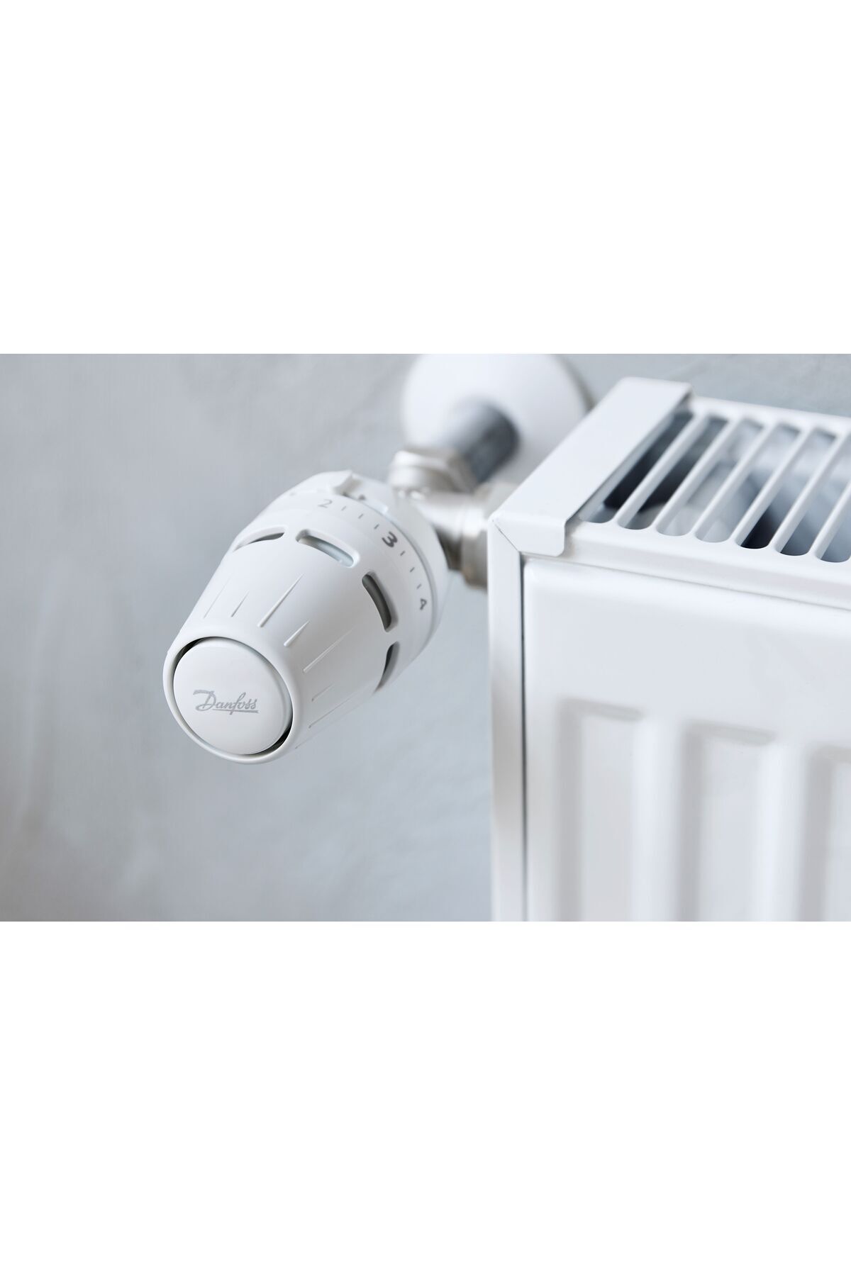 DANFOSS Regus Köşe 1/2" Termostatik Radyatör Vana (Gövde+Kafa) Sadece Plastik Boruyla Uyumludur