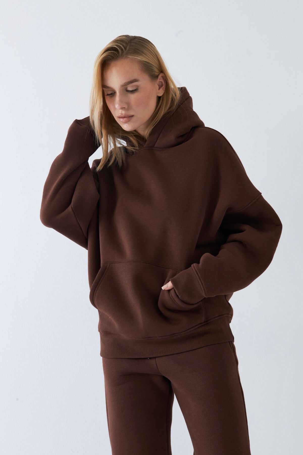 Oversize Unisex Eşofman Takımı Kahverengi – Basic, 3 İplik Polar; Kapüşonlu Üst, Lastikli Alt — قهوه‌ای PRA-13092179-844078 — تصویر 2 از 8