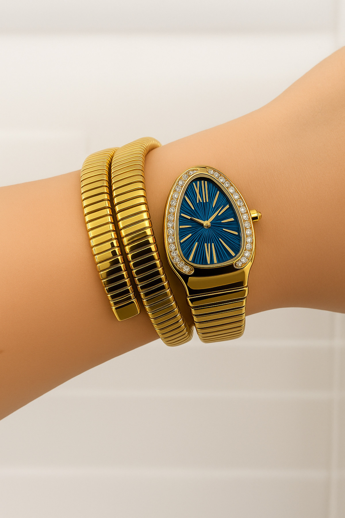 Women's Snake Model Wrist Watch (Compatible with Every Wristband, No Shortening Concerns! )