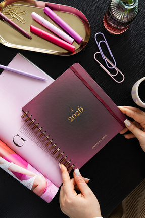 PAPERORA 2026 18x20 Spiralli Haftalık Kare Ajanda 12 Aylık - Bordo