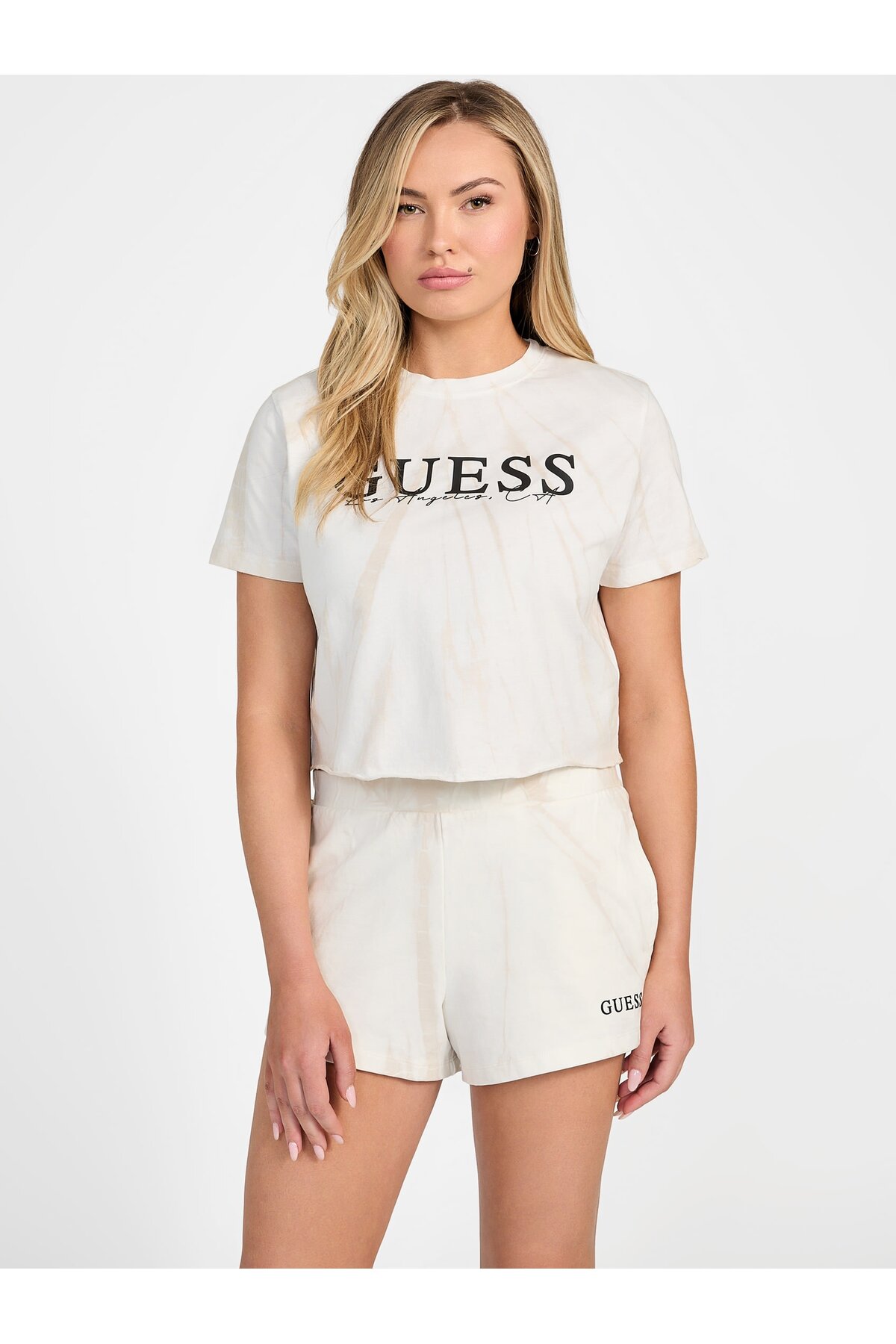 تیشرتزنانهGuessرنگارنگ تیشرتزنانهGuessرنگارنگ