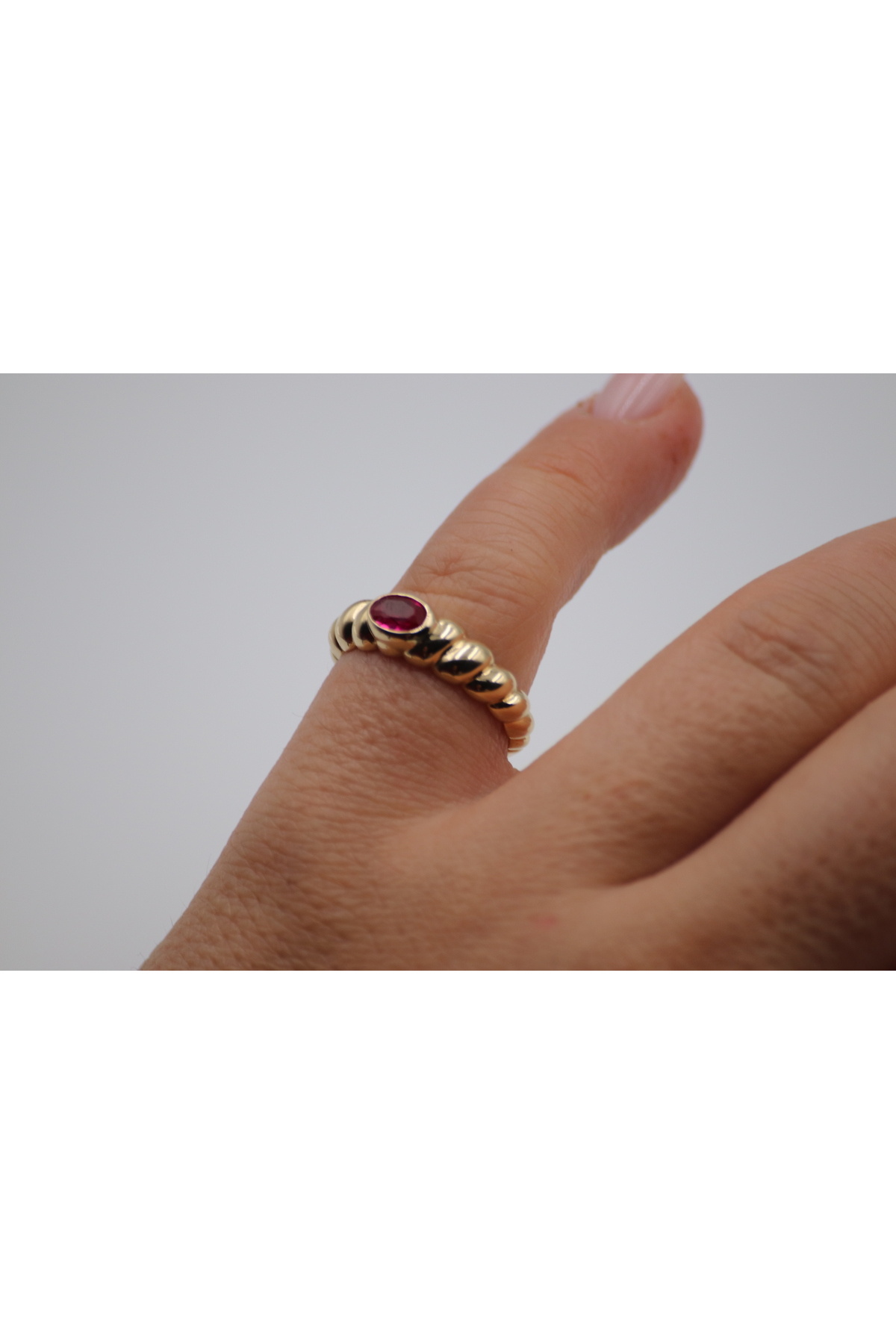 Cevdet 14 Ayar Kırmızı Taşlı Altın Yüzük