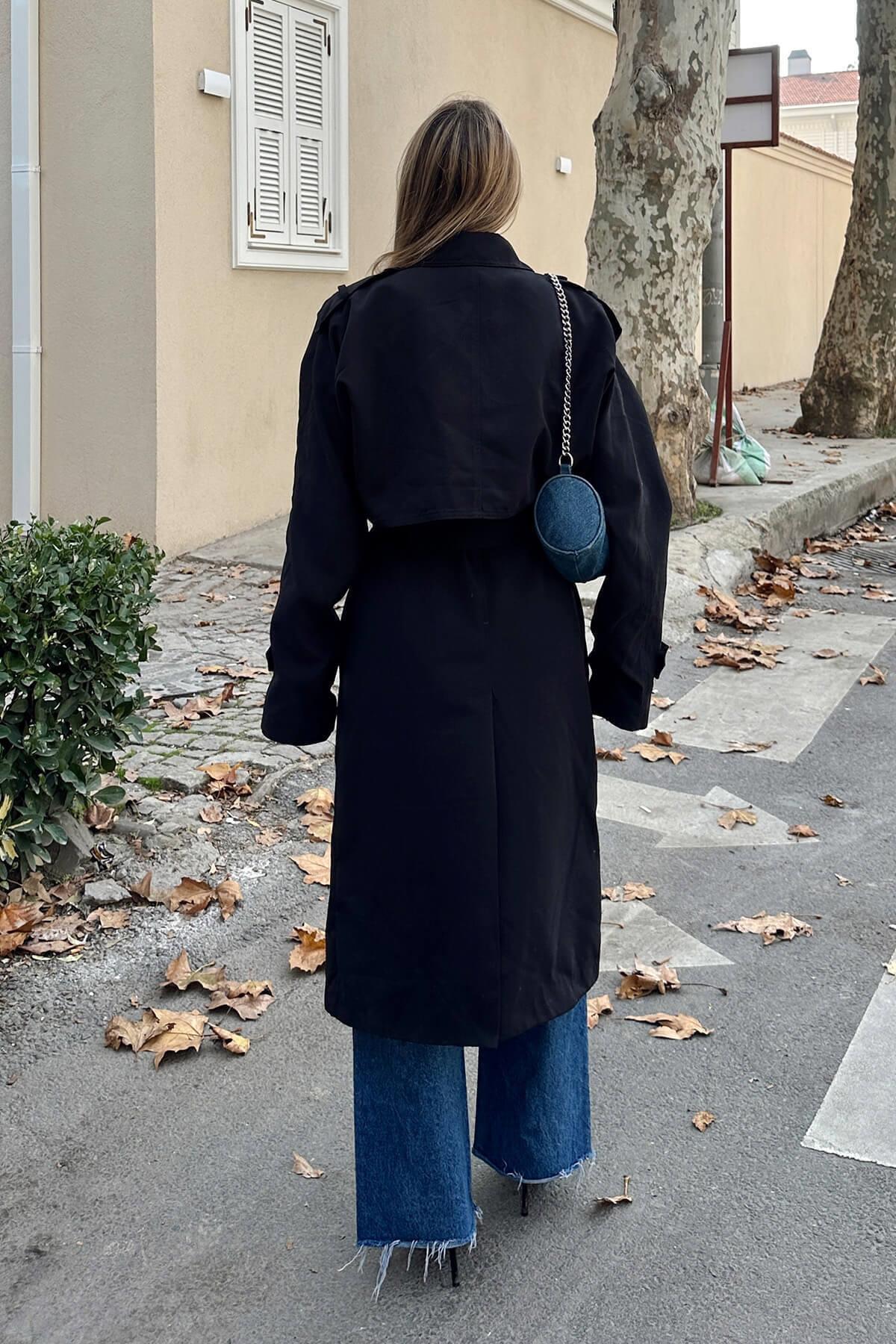 Swist  Siyah Oversize Kuşaklı Kruvaze Yaka Apoletli Kadın Midi Trençkot - Görsel 6
