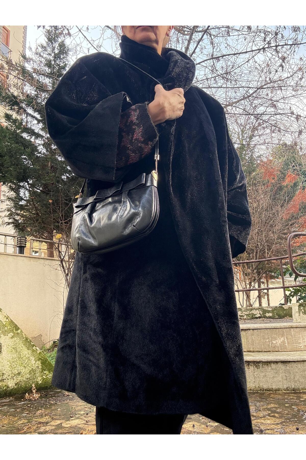 Retrokare  Siyah İthal Oversize İnce Peluş Palto - Görsel 4