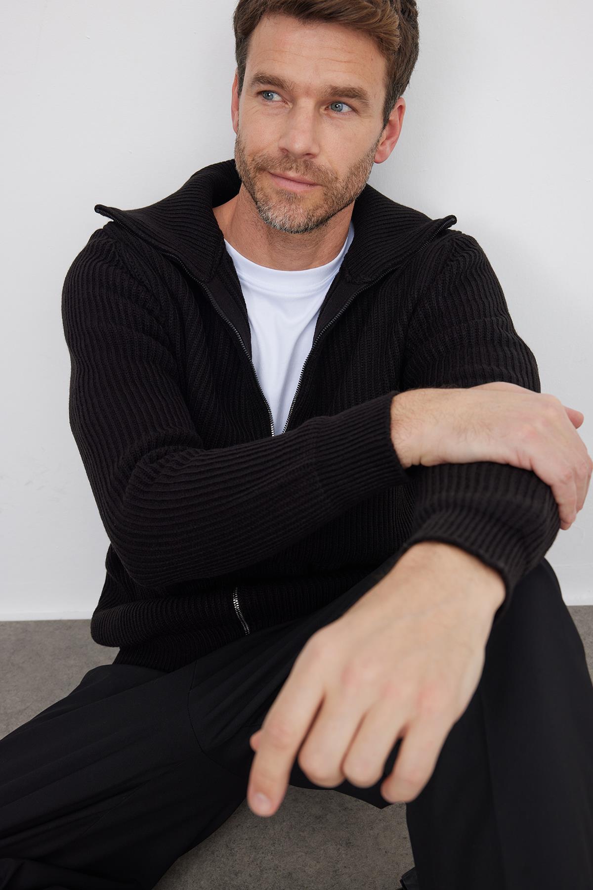 Tudors  Erkek Slim Fit Dik Yaka Fermuarlı Siyah Düz Hırka - Görsel 4