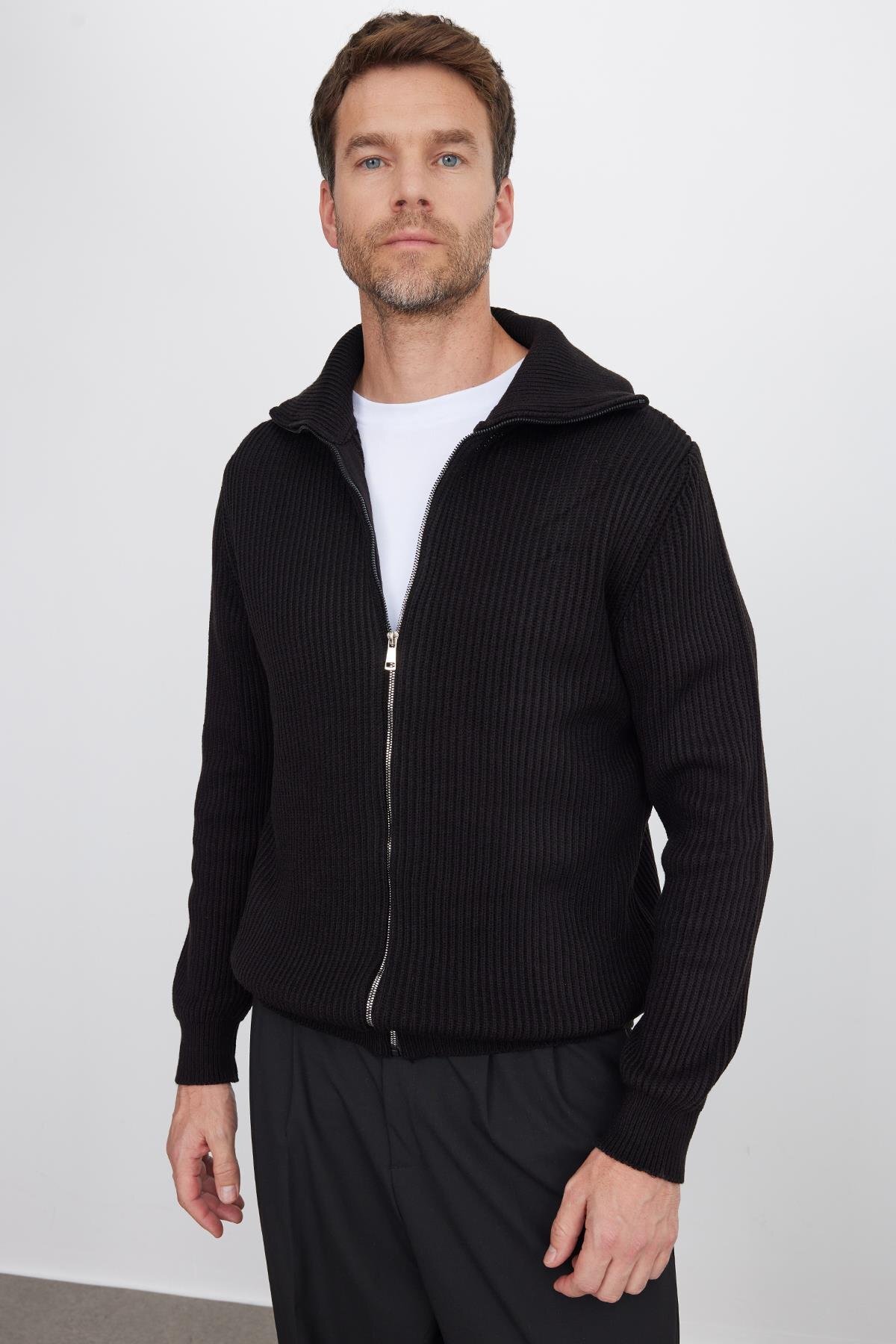 Tudors  Erkek Slim Fit Dik Yaka Fermuarlı Siyah Düz Hırka - Görsel 6