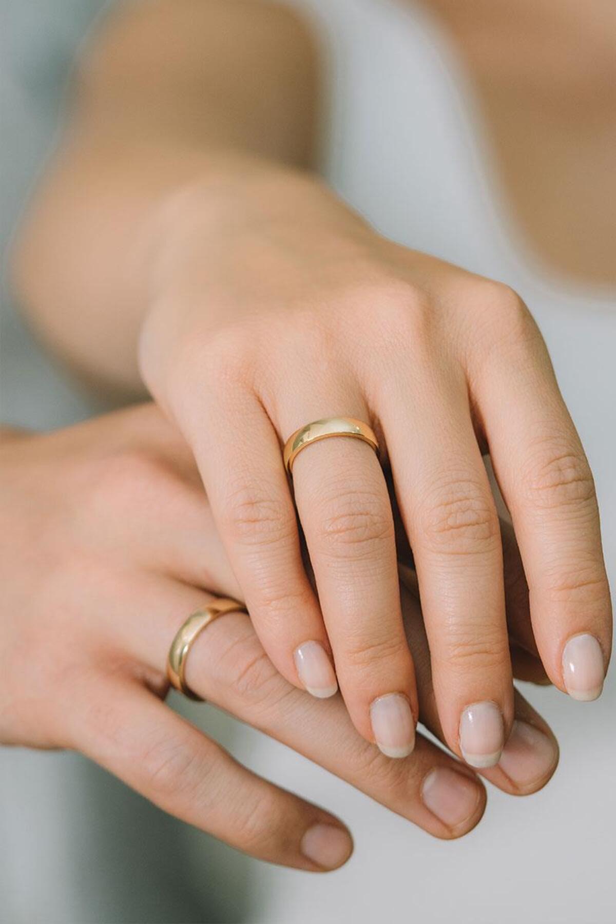 Takı Dükkanı  Kişiye Özel İsim Yazılı 4mm Bombeli Parlak Erkek Kadın Çelik Alyans Yüzük cl18ko - Görsel 6