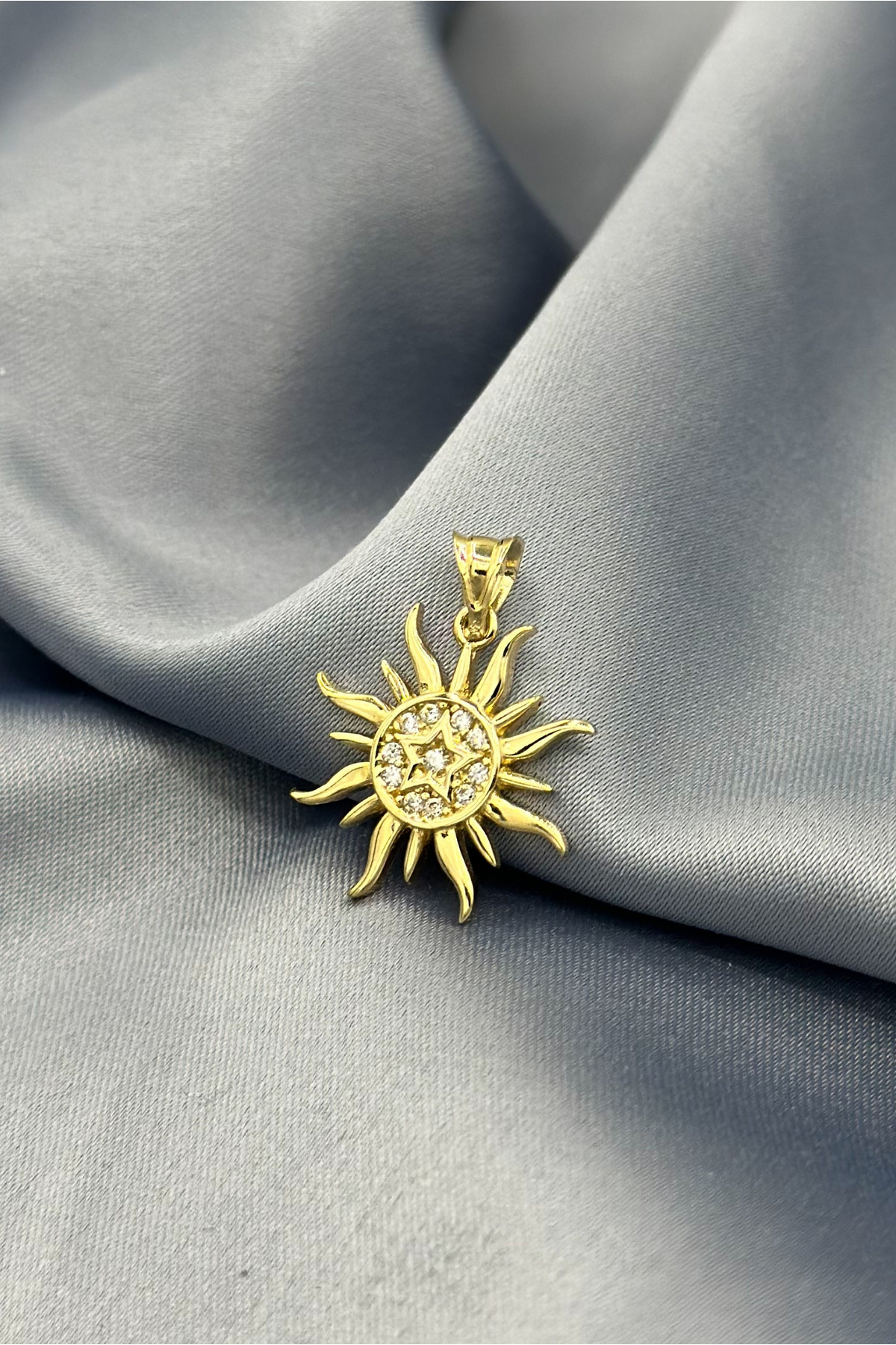 Dağıstanlı Kuyumculuk 14 Ayar Altın Zirkon Taşlı Yıldız Motifli Güneş Kolye Ucu