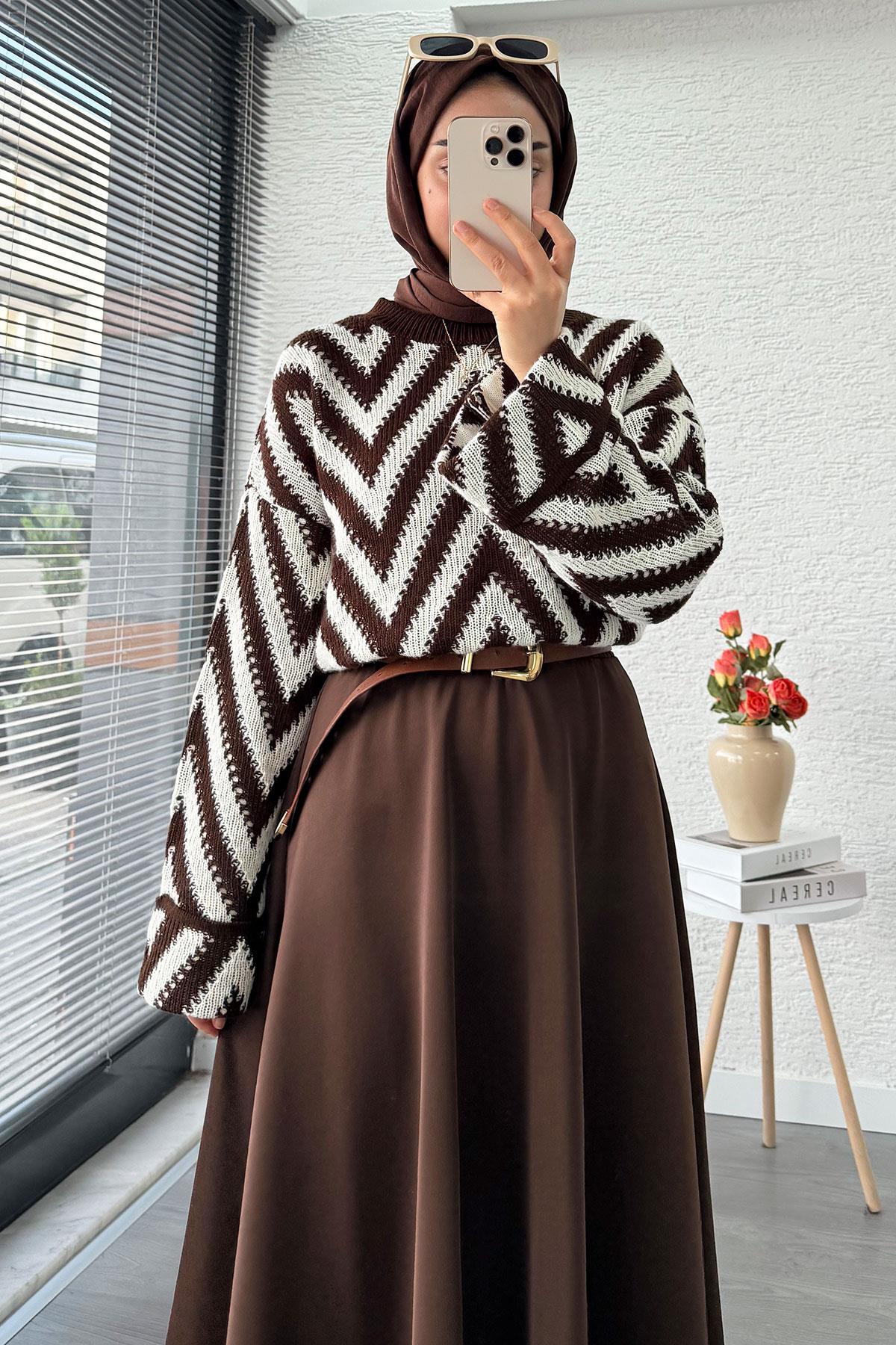 Genel Markalar  Zikzak Desenli Kısa Triko Kazak – Kahverengi - Görsel 2