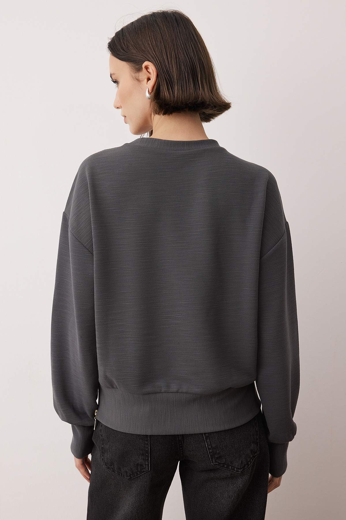 Trendyolmilla  Antrasit Fitilli Regular/Normal Kalıp Örme Sweatshirt TWOAW26SW00046 - Görsel 4