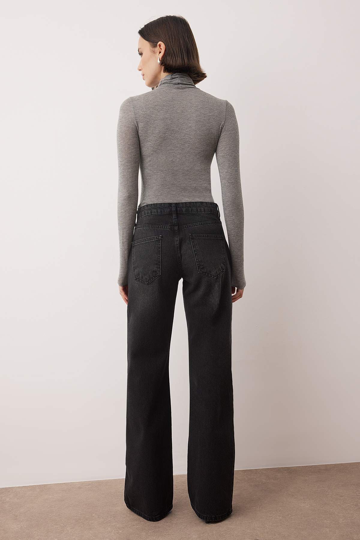 Trendyolmilla  Siyah Düşük Bel Geniş Paça Wide Leg Jeans TWOAW26JE00075 - Görsel 4