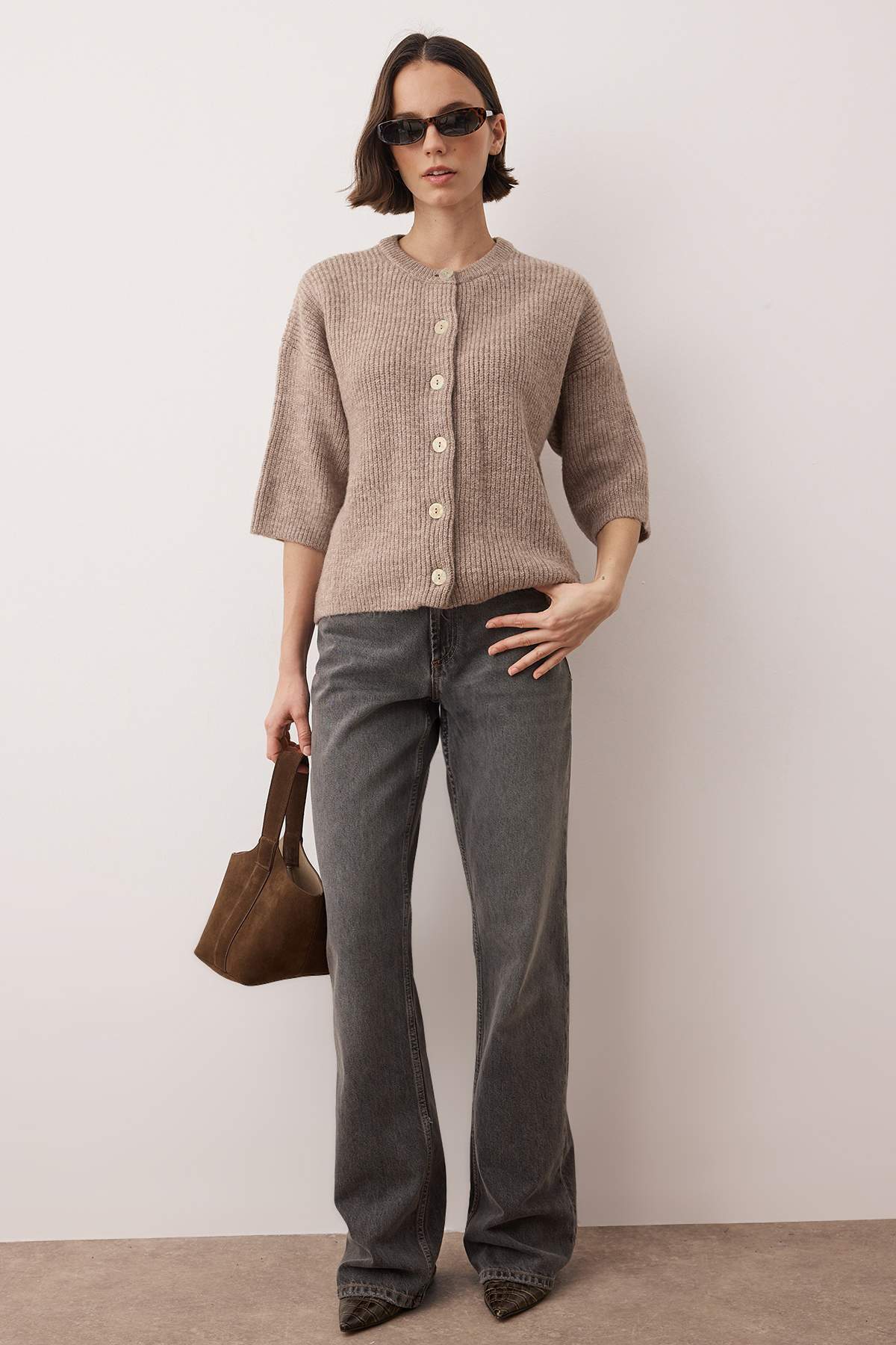 Trendyolmilla  Wardrobe Essentials Vizon Yumuşak Dokulu Geniş Kalıp Kısa Kol Basic Triko Hırka | TWOAW26HI00251 - Görsel 2