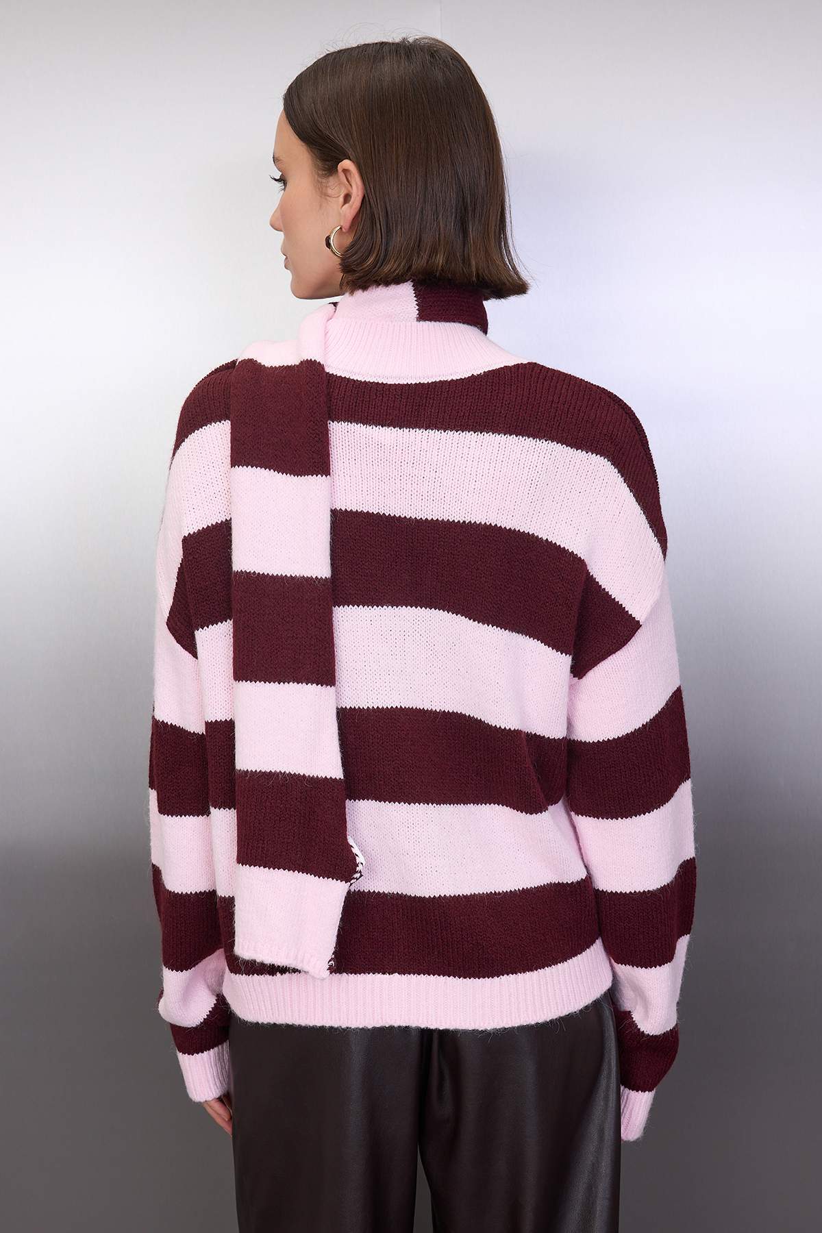 Trendyolmilla  Pembe Şal Detaylı Yumuşak Dokulu Oversize V Yaka Triko Hırka TWOAW26HI00278 - Görsel 7