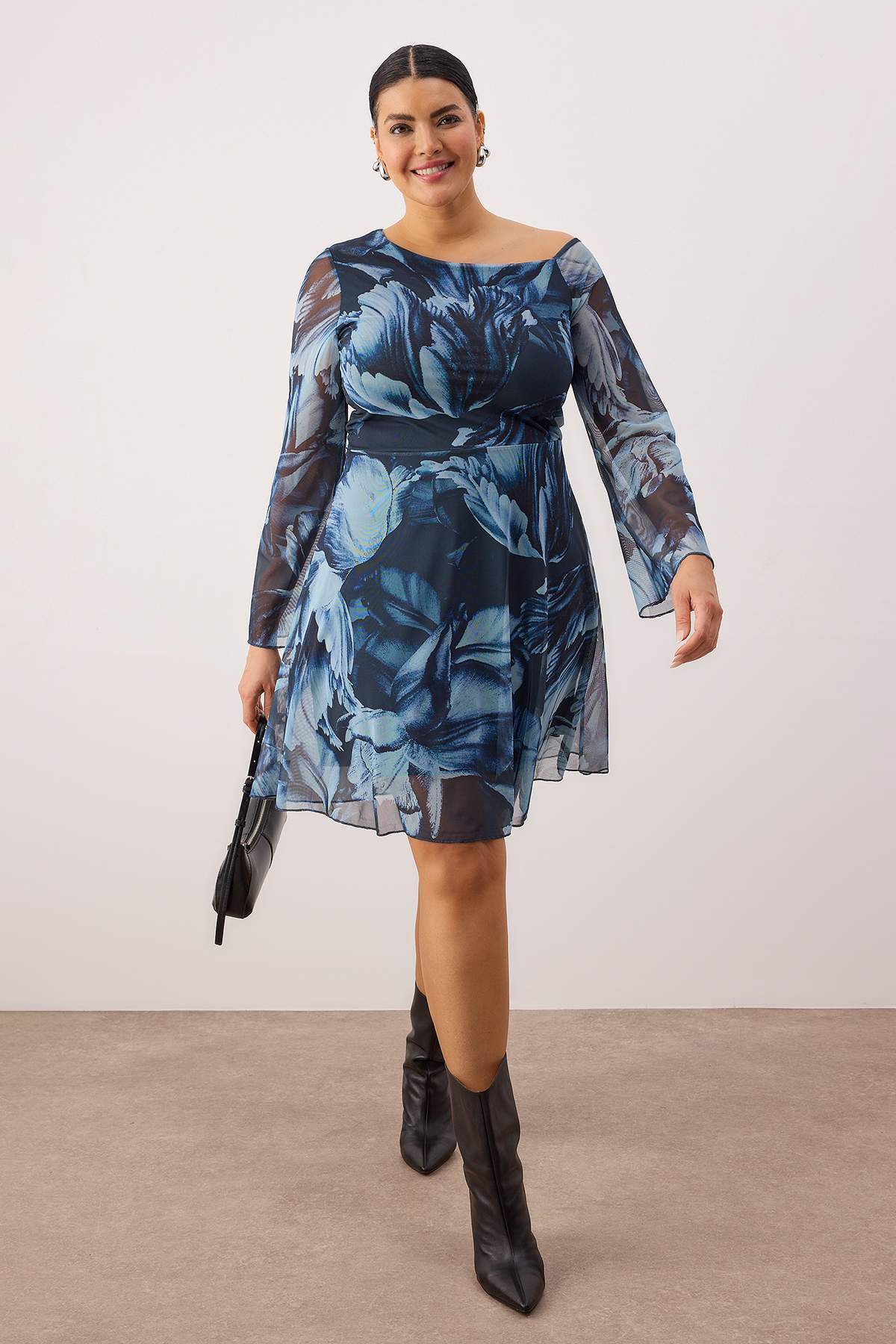 Trendyol Curve Blaues, asymmetrisches, gemustertes Tüll-Strickkleid in Übergr...