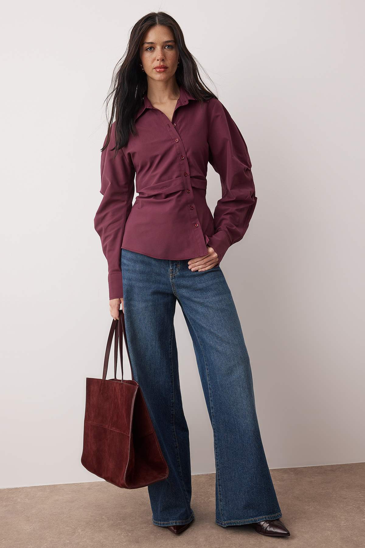 Trendyolmilla  Mürdüm Balon Kol Detaylı Bele Oturan Asimetrik Fitted Gömlek TWOSS25GO00155