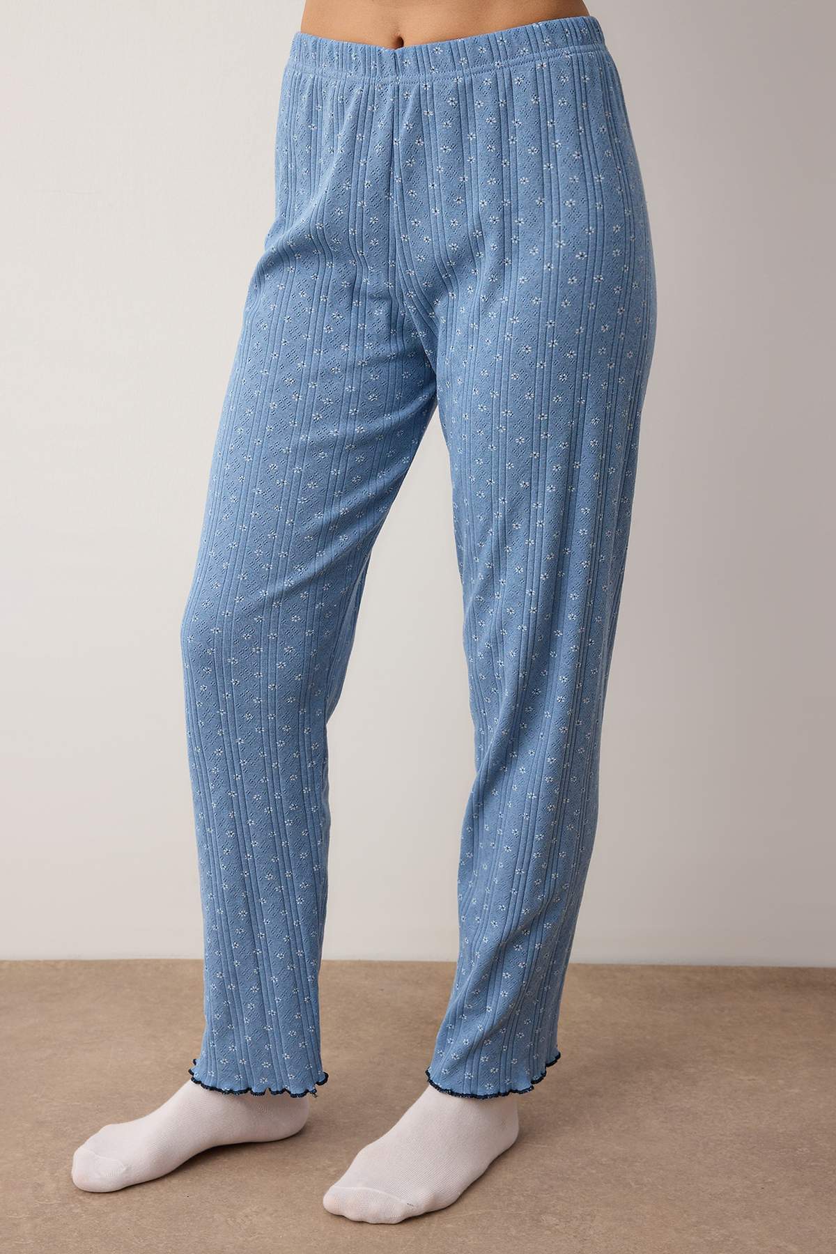 Trendyolmilla  Mavi Çiçekli Baby Overloklu Fitilli/Pointel Örme Pijama Takımı THMAW26PT00220 - Görsel 3