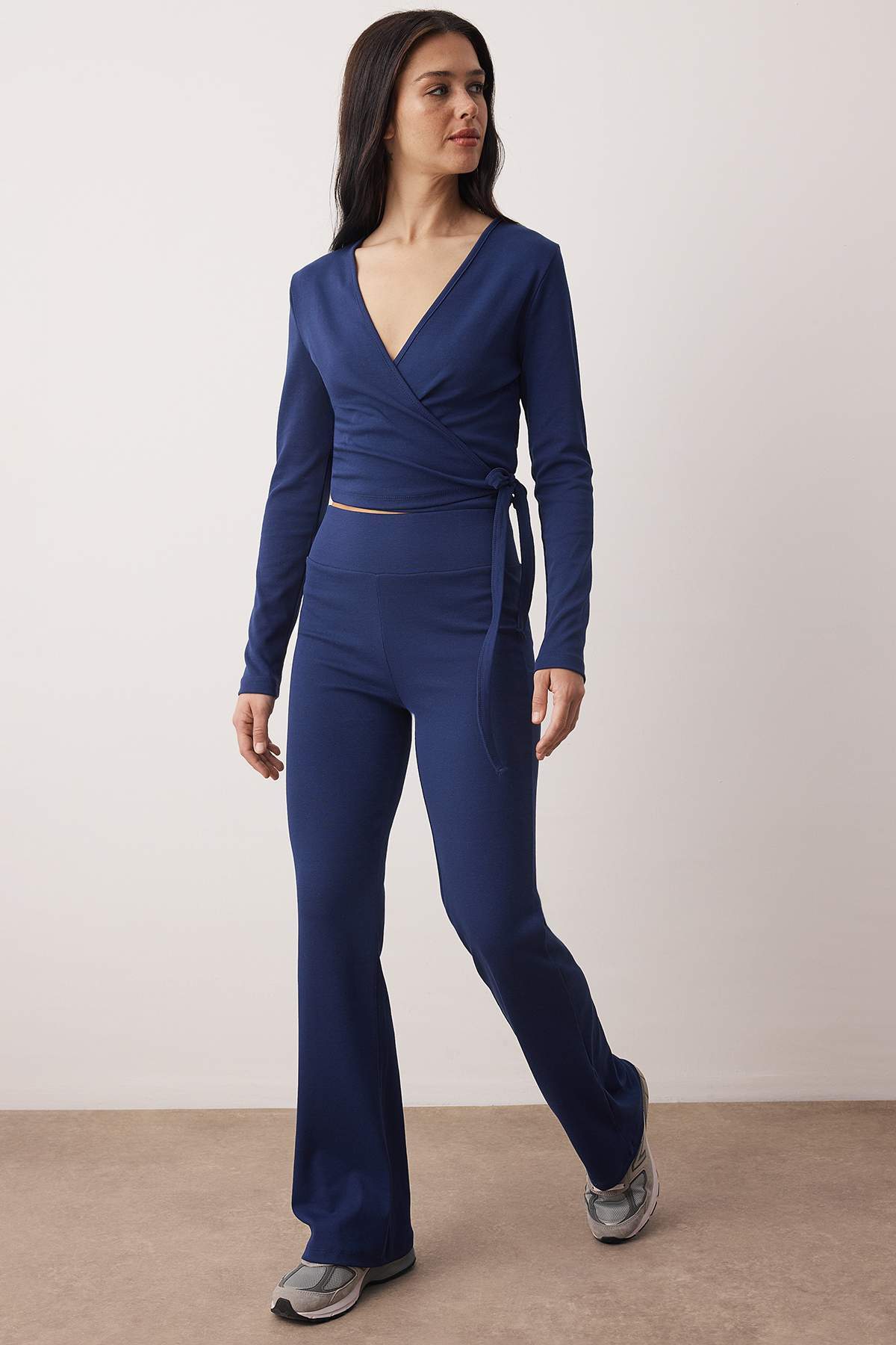 Trendyolmilla  Lacivert Kruvaze Kapama Vucüda Oturan Uzun Kollu Esnek Örme Alt-Üst Takım TWOAW26AU00029 - Görsel 2