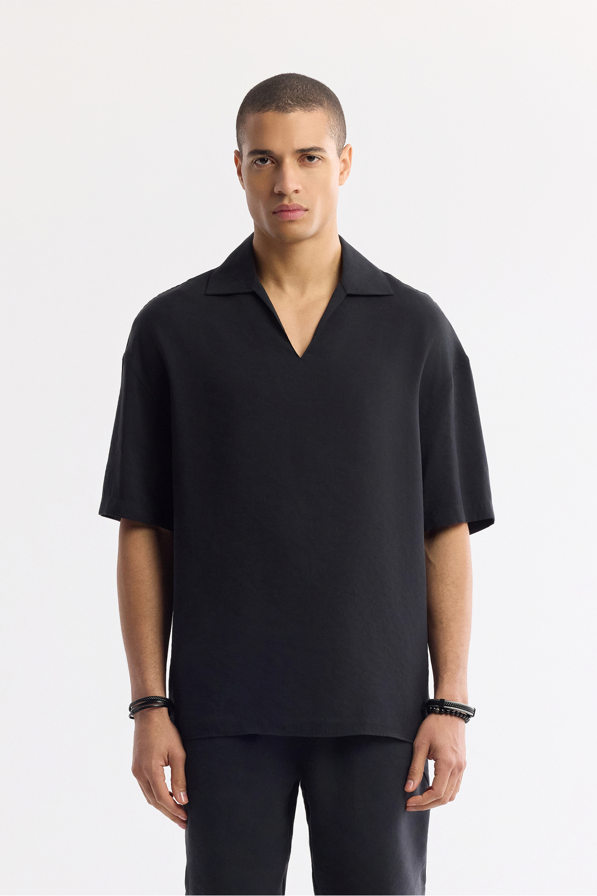 آوا تی‌شرت آستین کوتاه یقه پولو مردانه مشکی طرح Soft Touch مدل A51Y2140