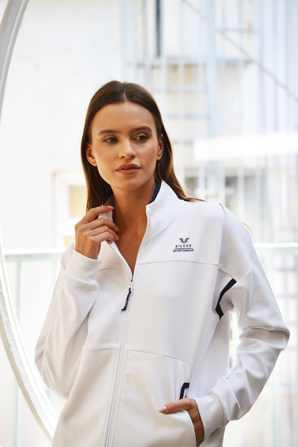 Kadın Beyaz Dik Yakalı Eşofman Takımı 0693