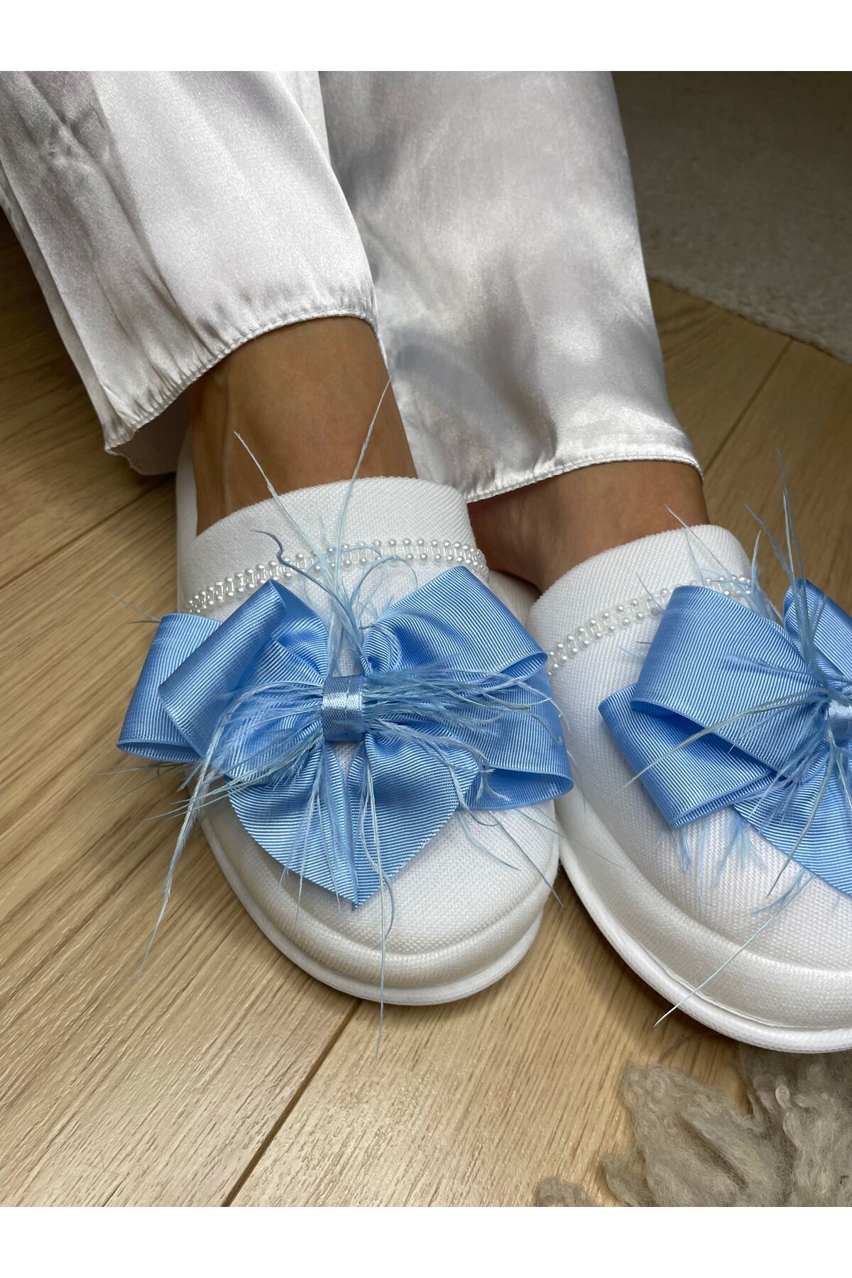 Rengarenk Minikler Mavi Fiyonklu Tüylü Anne Lohusa Terlik Taç Lohusa Seti – Lohusa Seti – Lohusa Seti fotoğrafı 3 (önizleme)