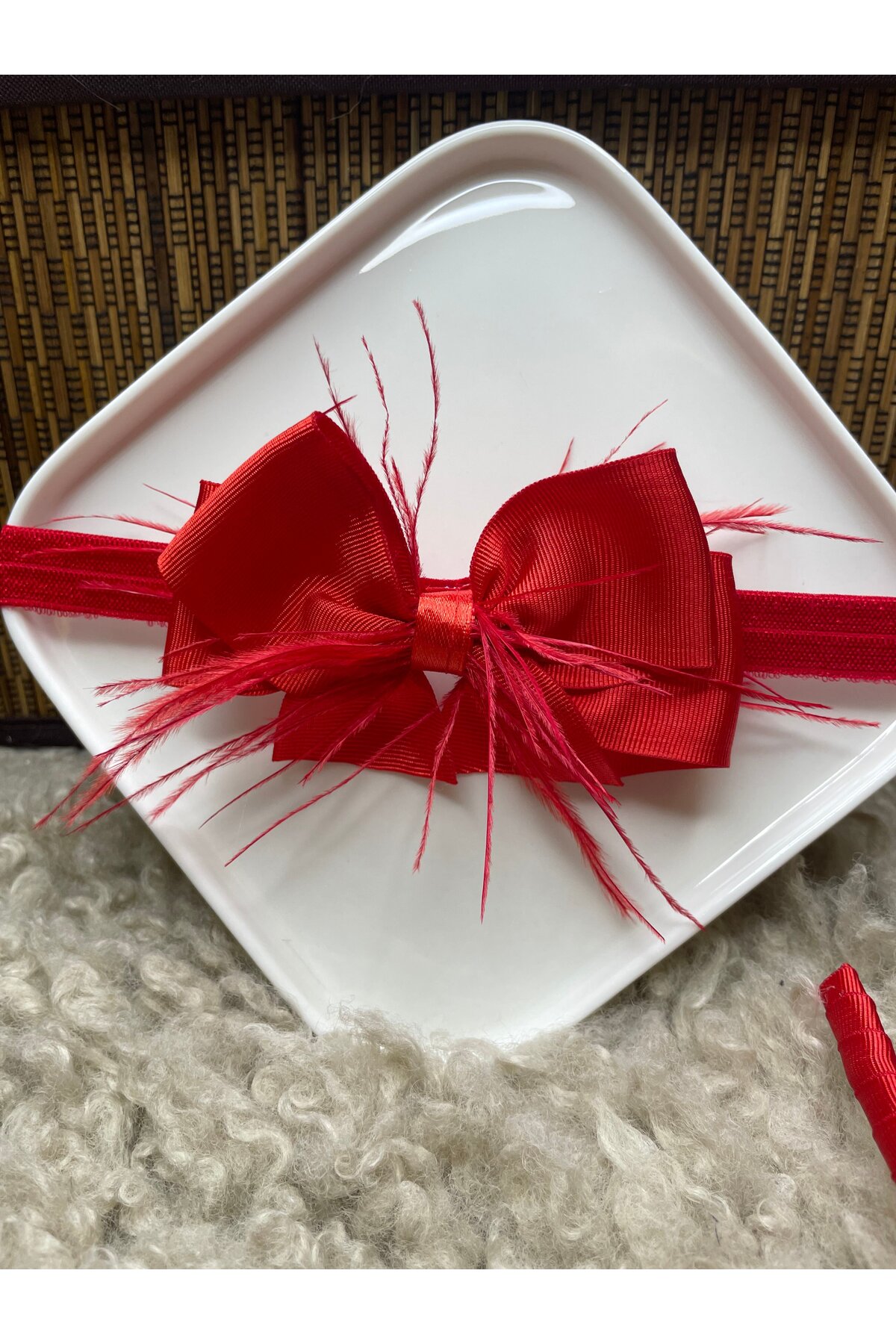 Rengarenk Minikler Kirmızı Tüylu Kurdele Fiyonk Anne Bebek Lohusa Taç Seti ( Yılbaşı Konseptli Taçlar) fotoğrafı 4 (önizleme)