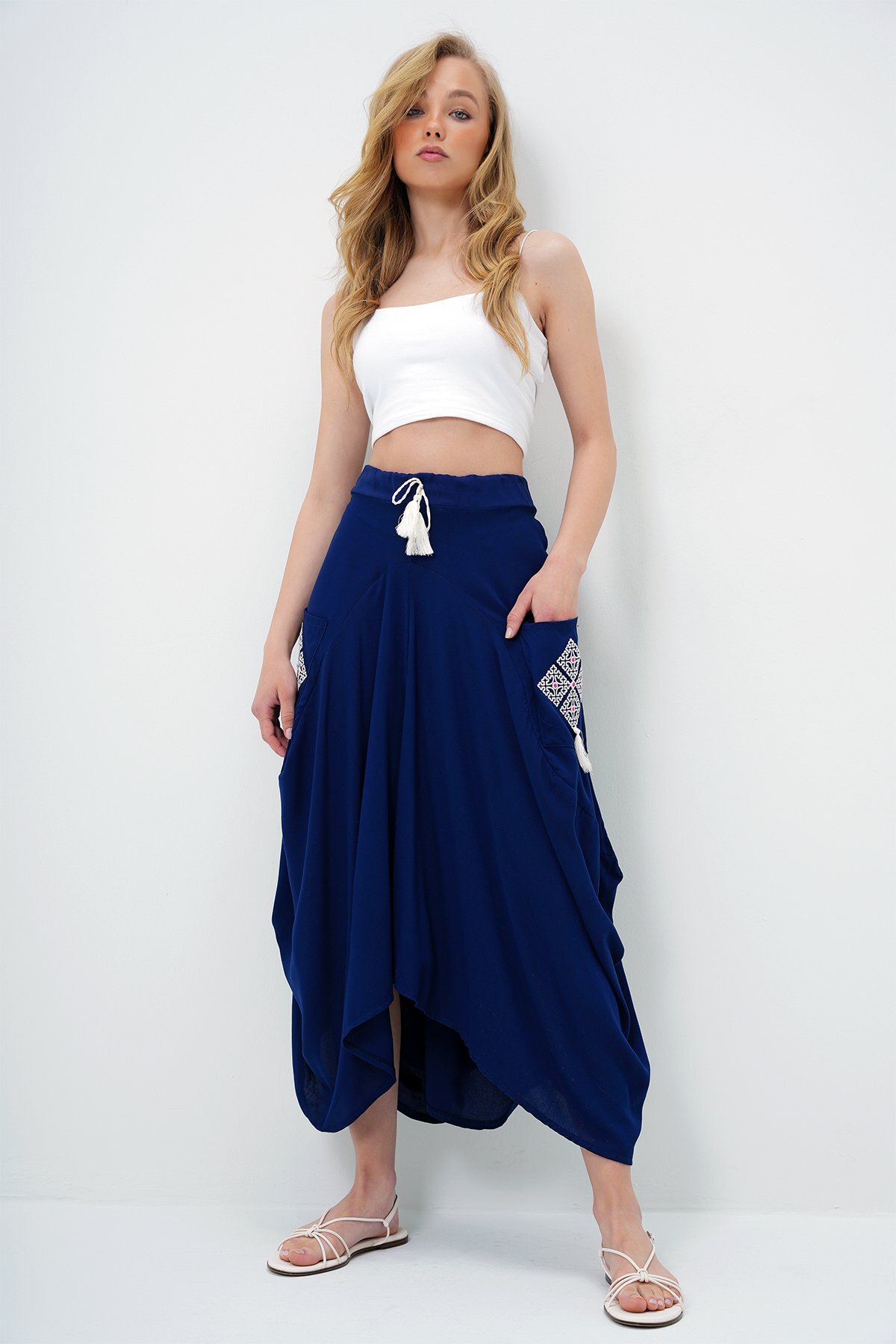Trend Alaçatı Stili Navy Blue Embroidered Double Pocket Shalwar