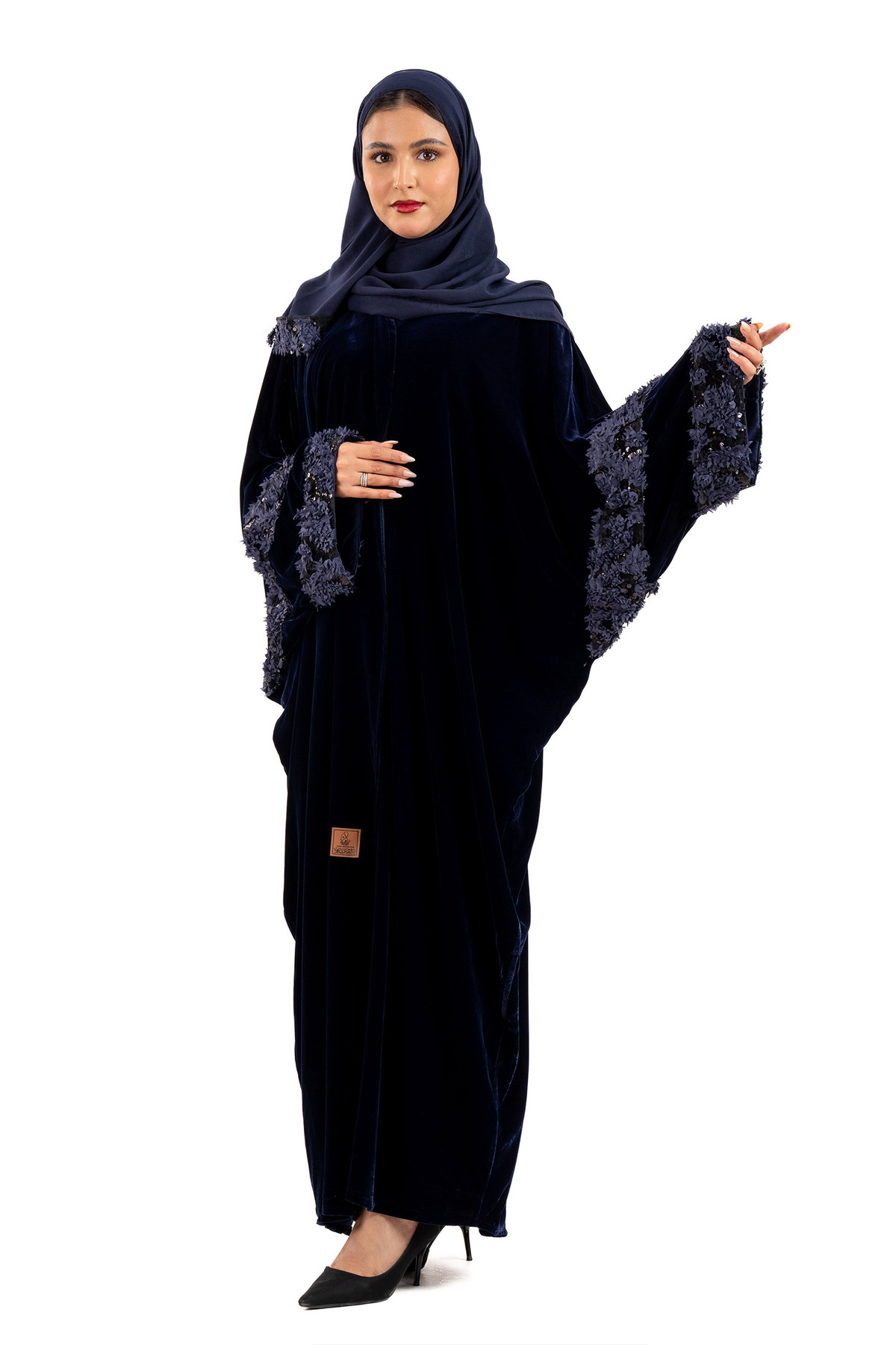 عباية مرام مخمل كحلي بورد وترتر