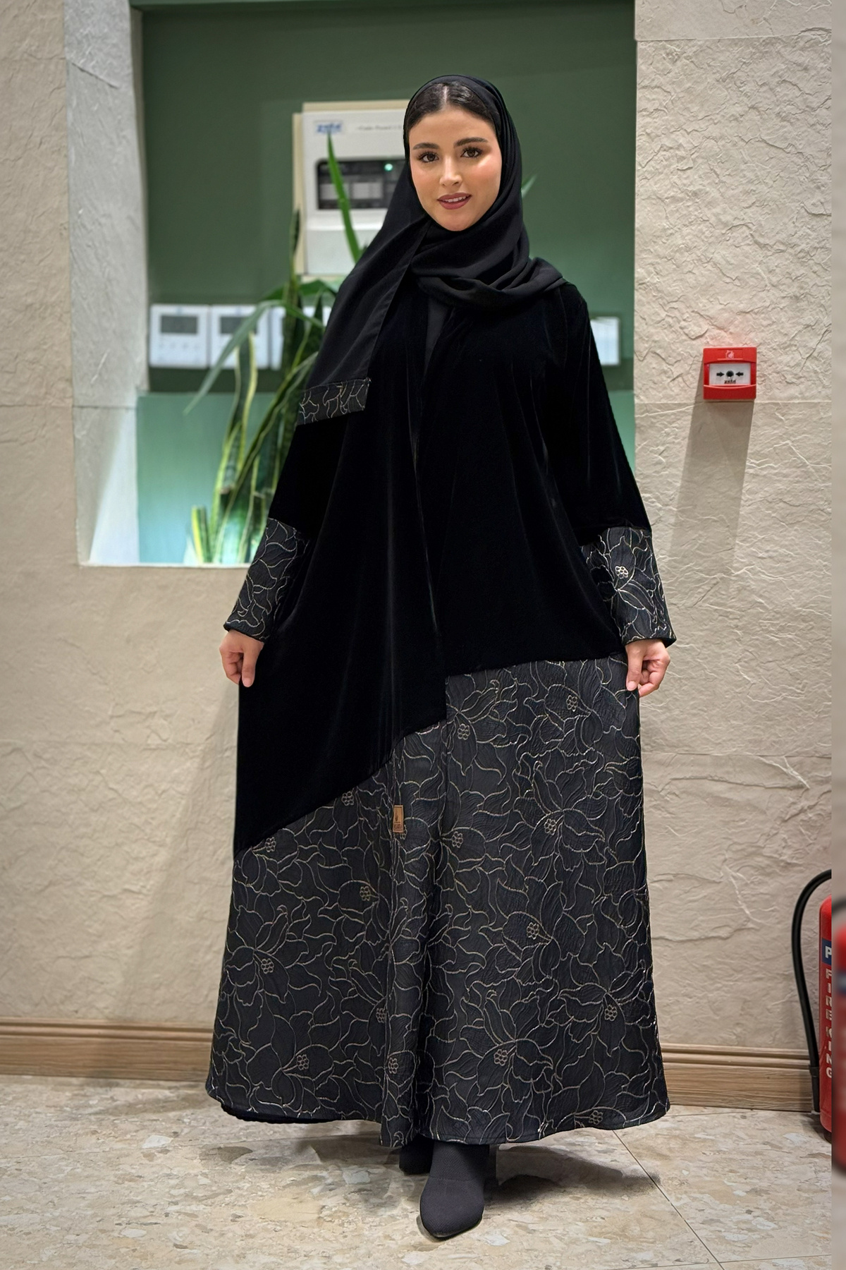 عباية نيارة بجاكر هندي ذهبي